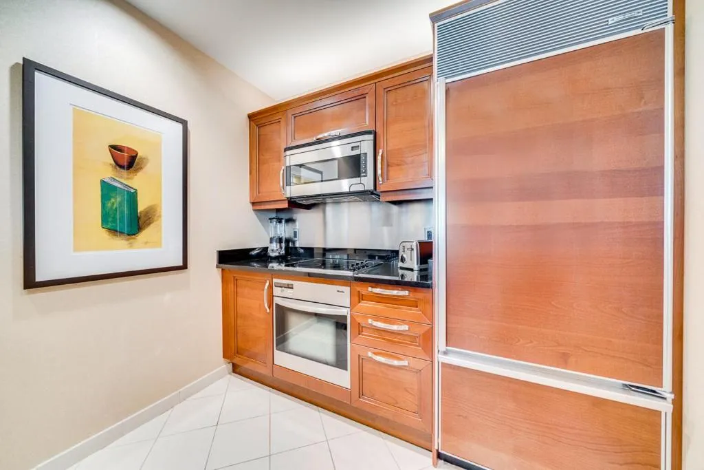 Jet Luxury at The Signature Condo Hotel