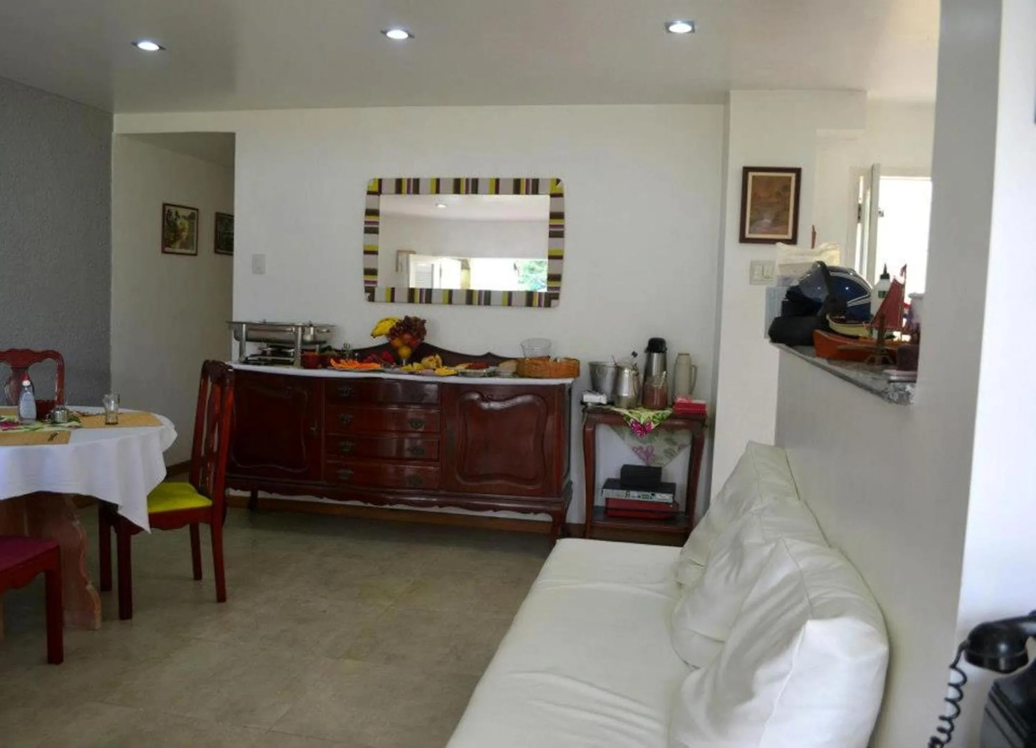 Communal lounge/ TV room in Pousada Vó Irene