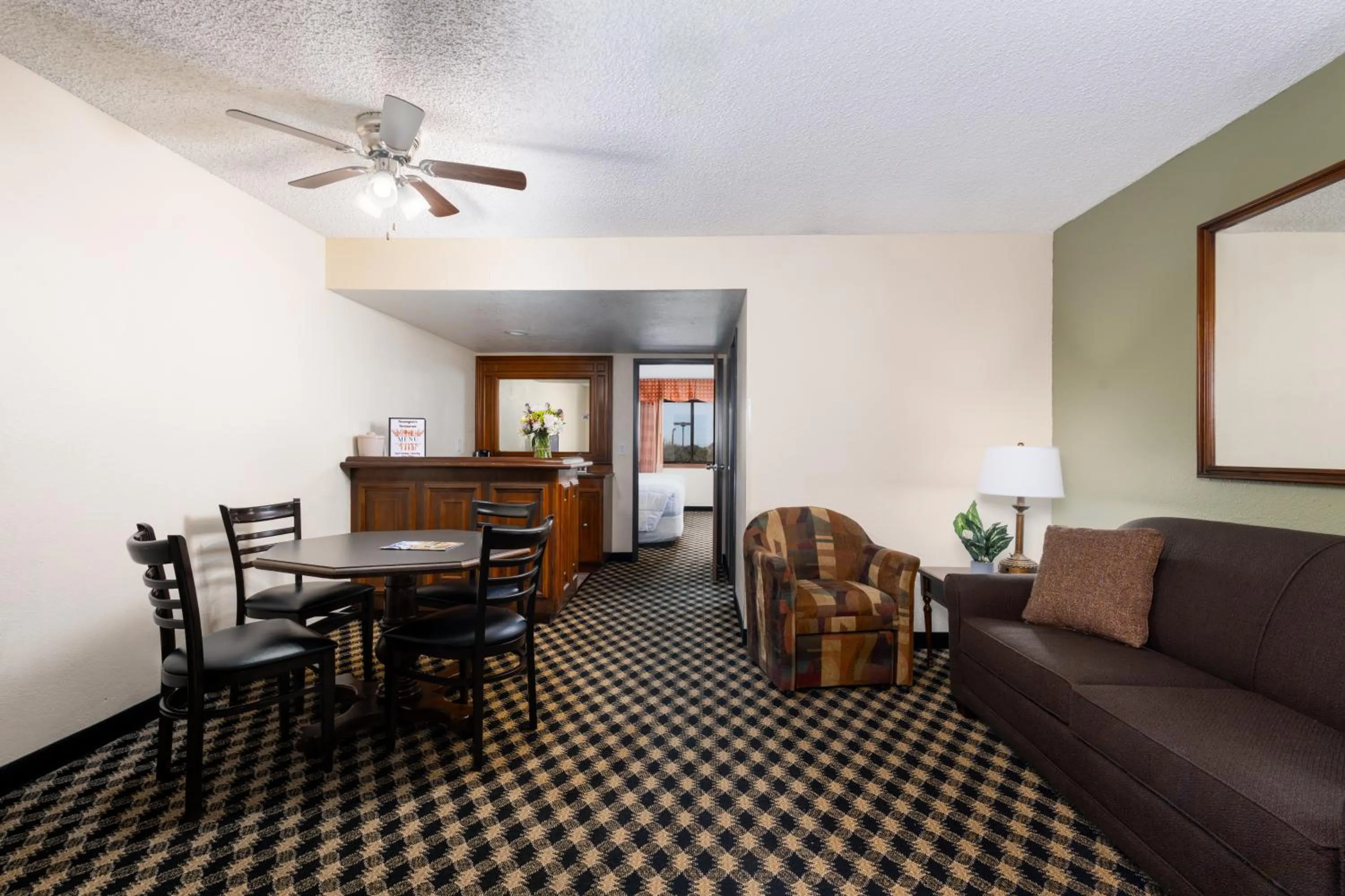 Photo of the whole room in MCM Elegante Suites Abilene