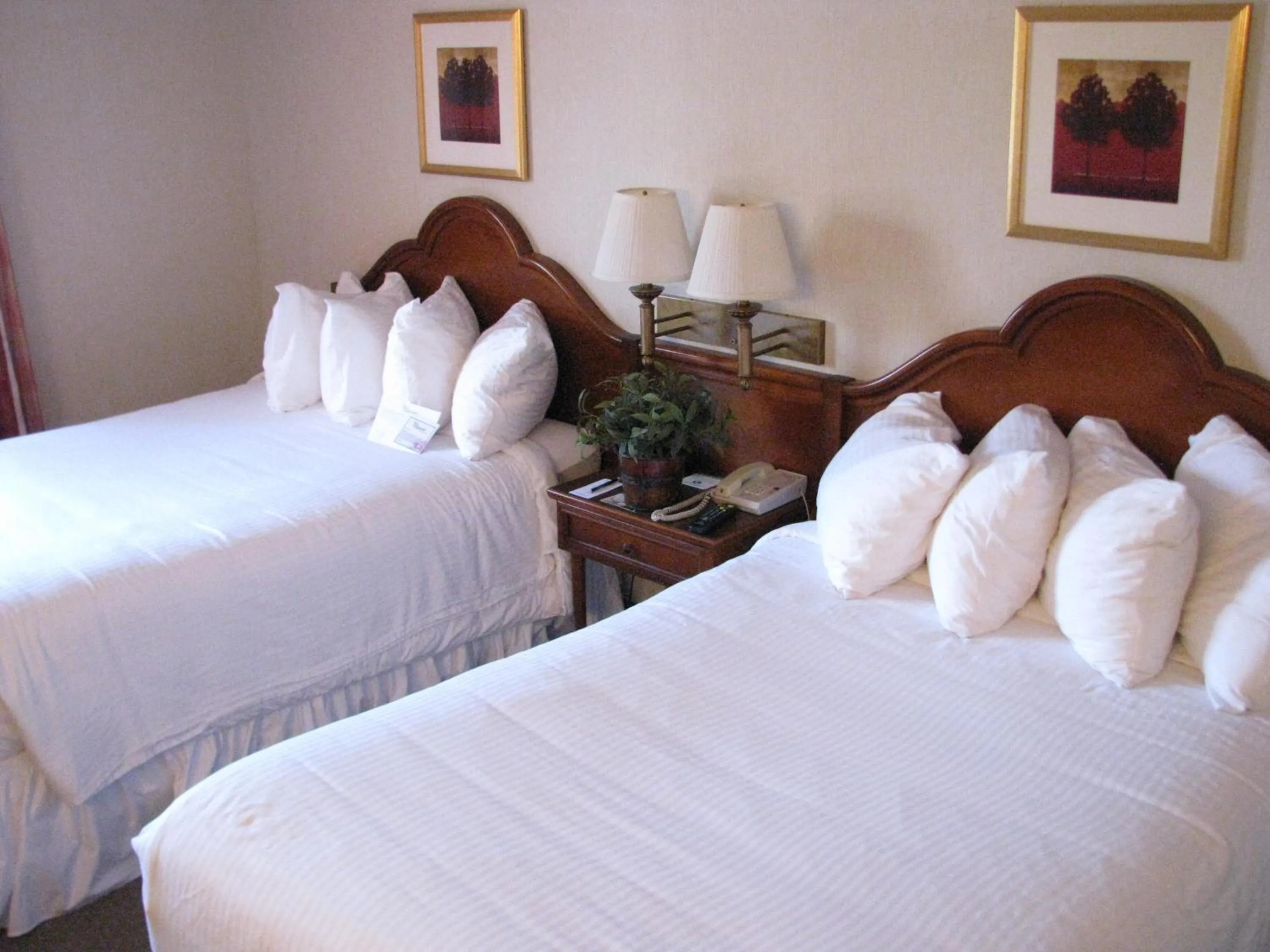 Bedroom, Bed in MCM Elegante Suites Abilene