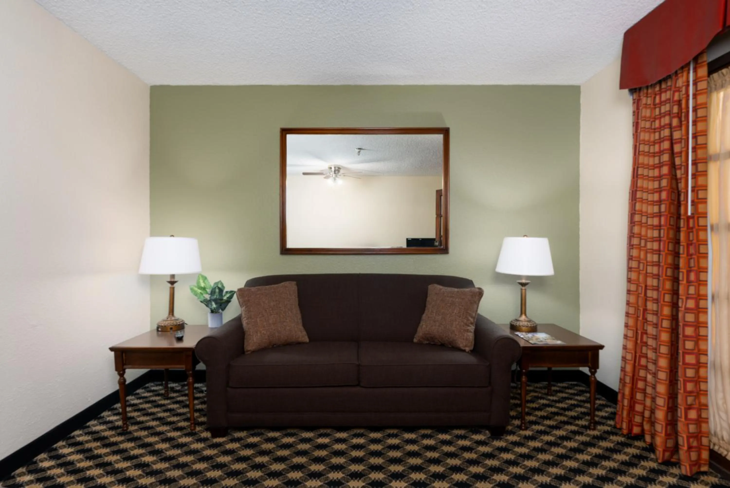 Photo of the whole room in MCM Elegante Suites Abilene