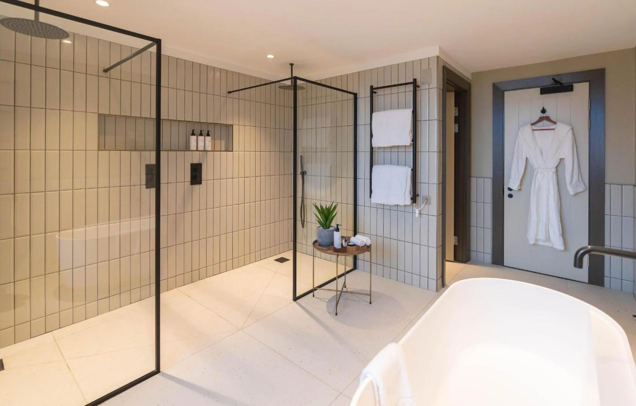 Shower, Bed in Bailiffgate Hotel