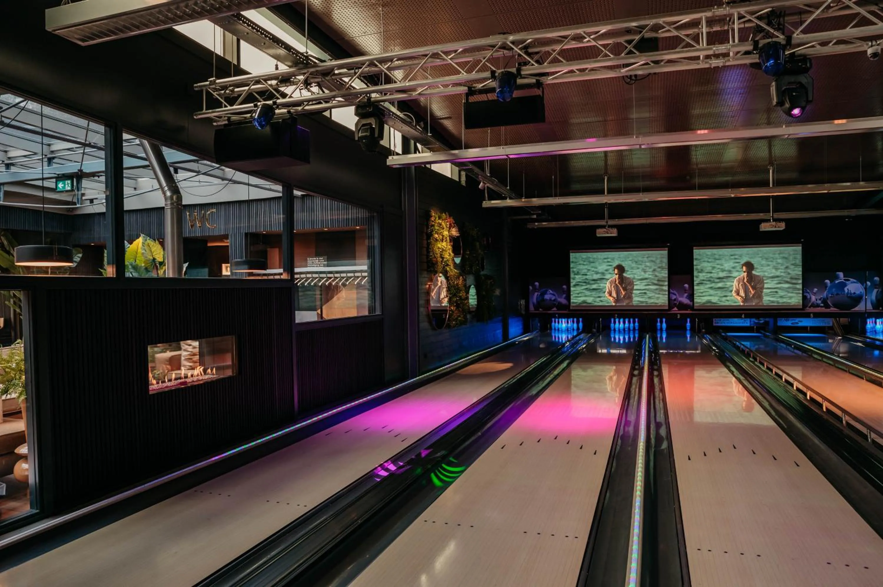 Bowling in Hotel Mitland