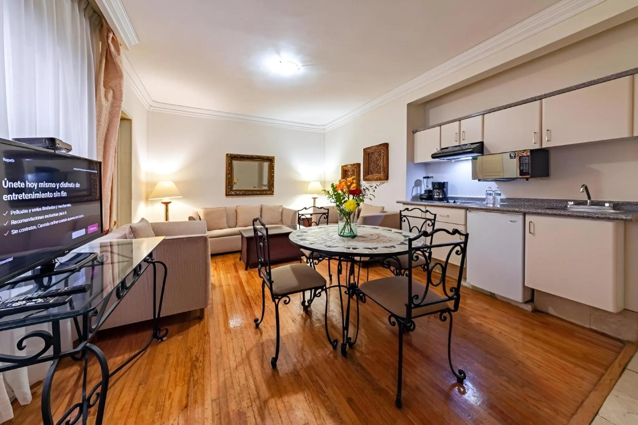 Kitchen or kitchenette in Suites Newton