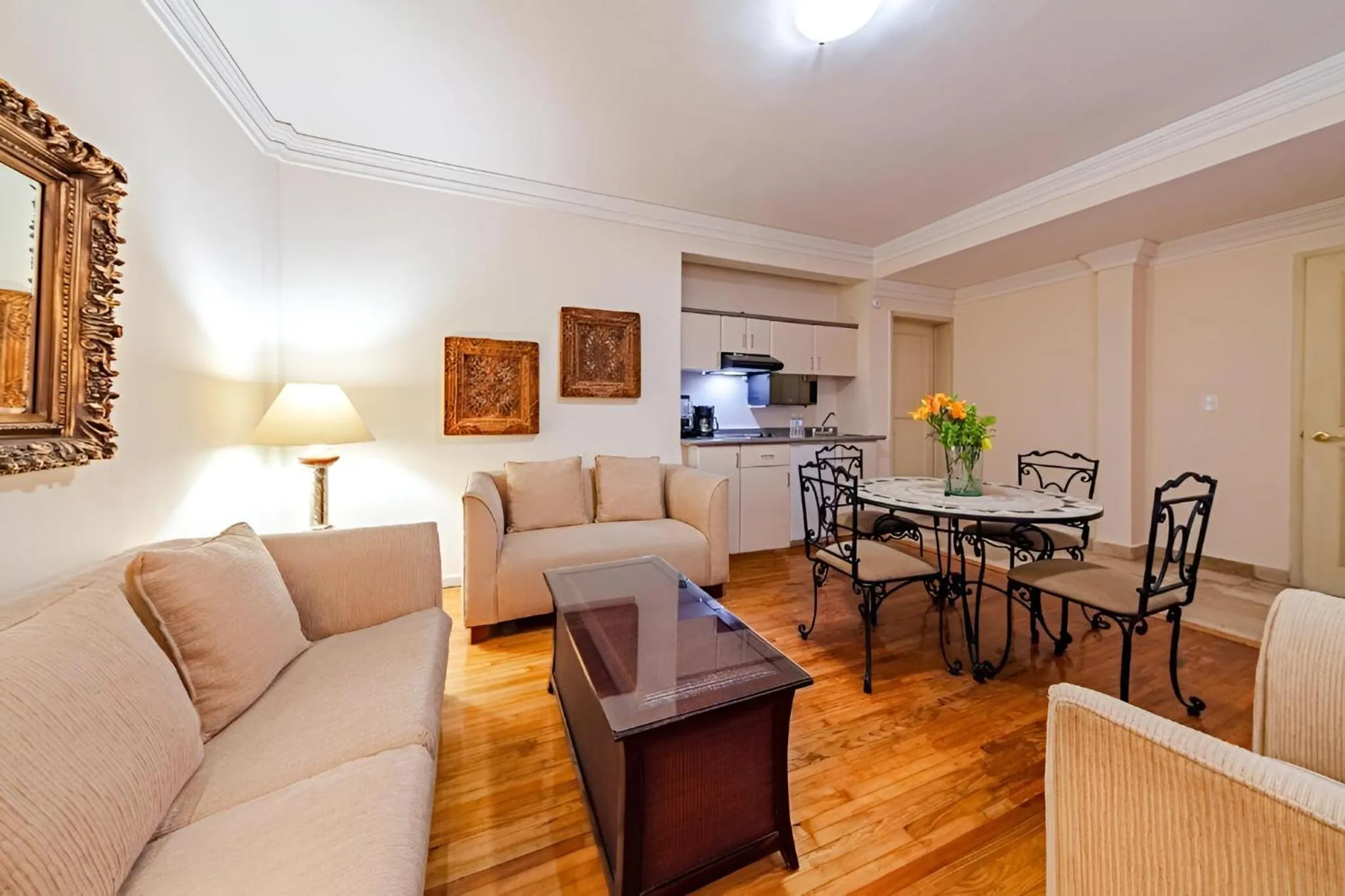 Living room in Suites Newton