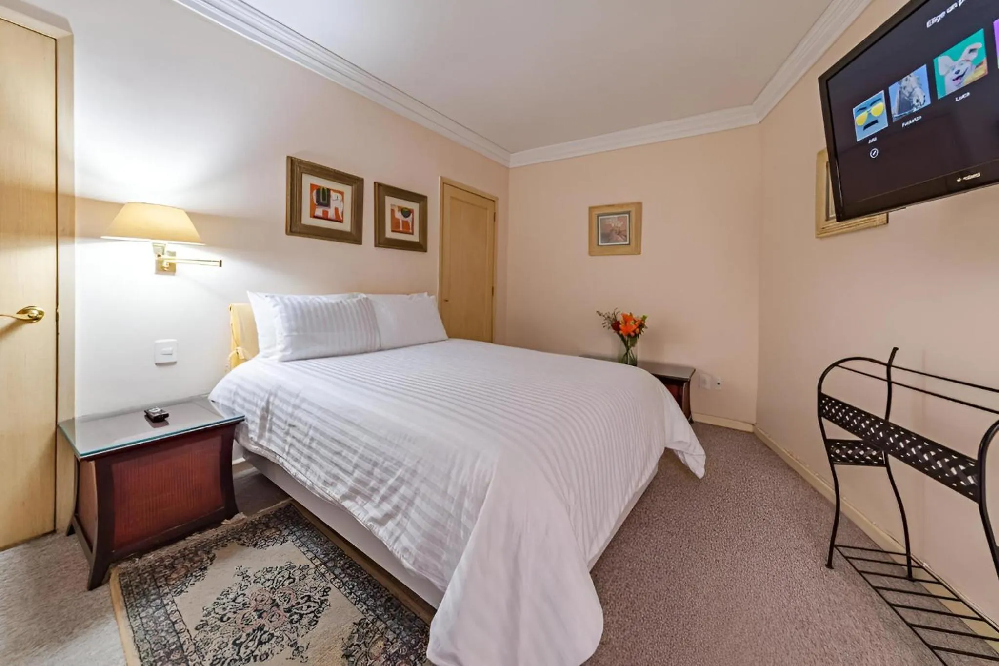 Bed in Suites Newton