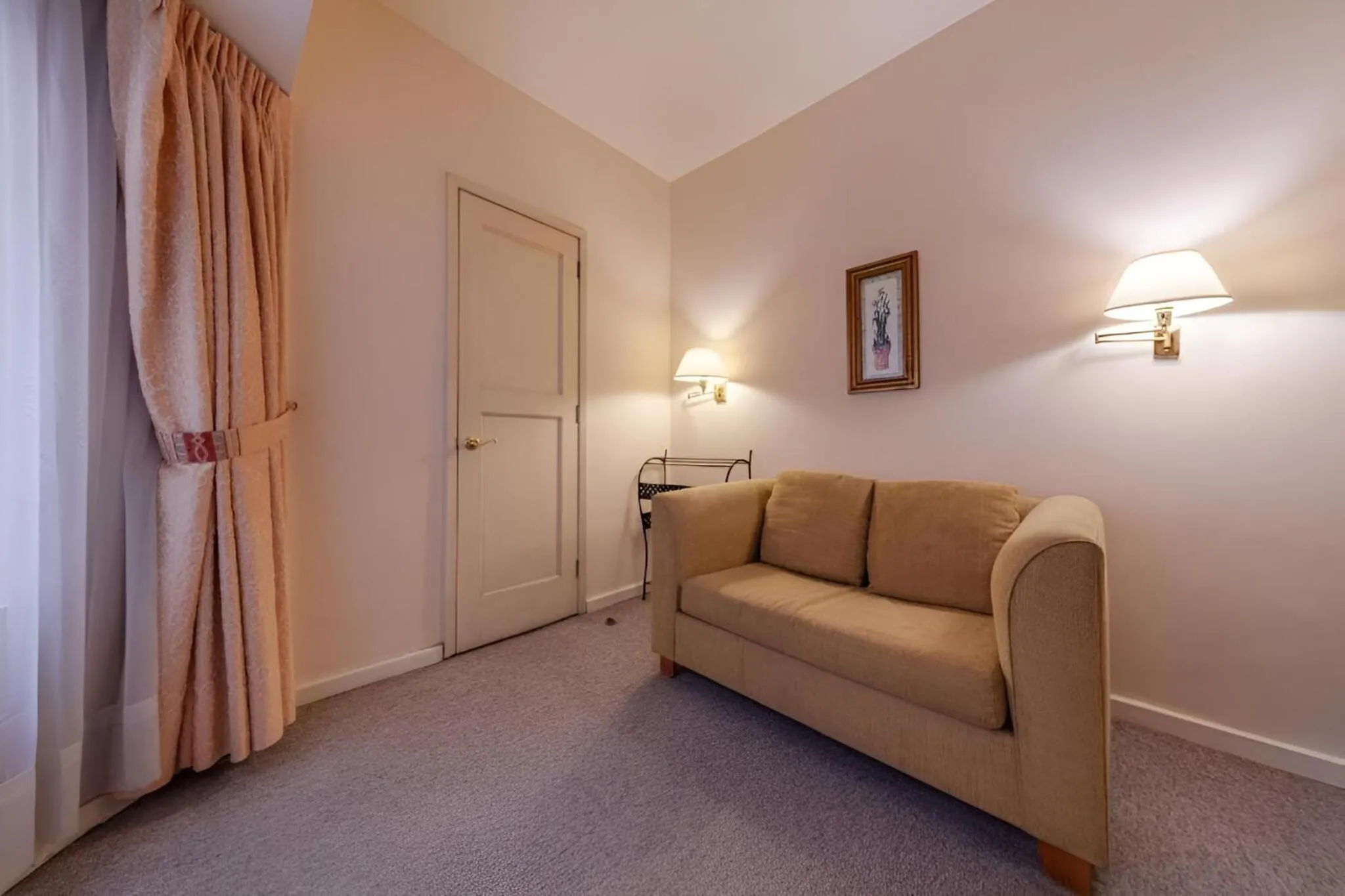 Living room in Suites Newton