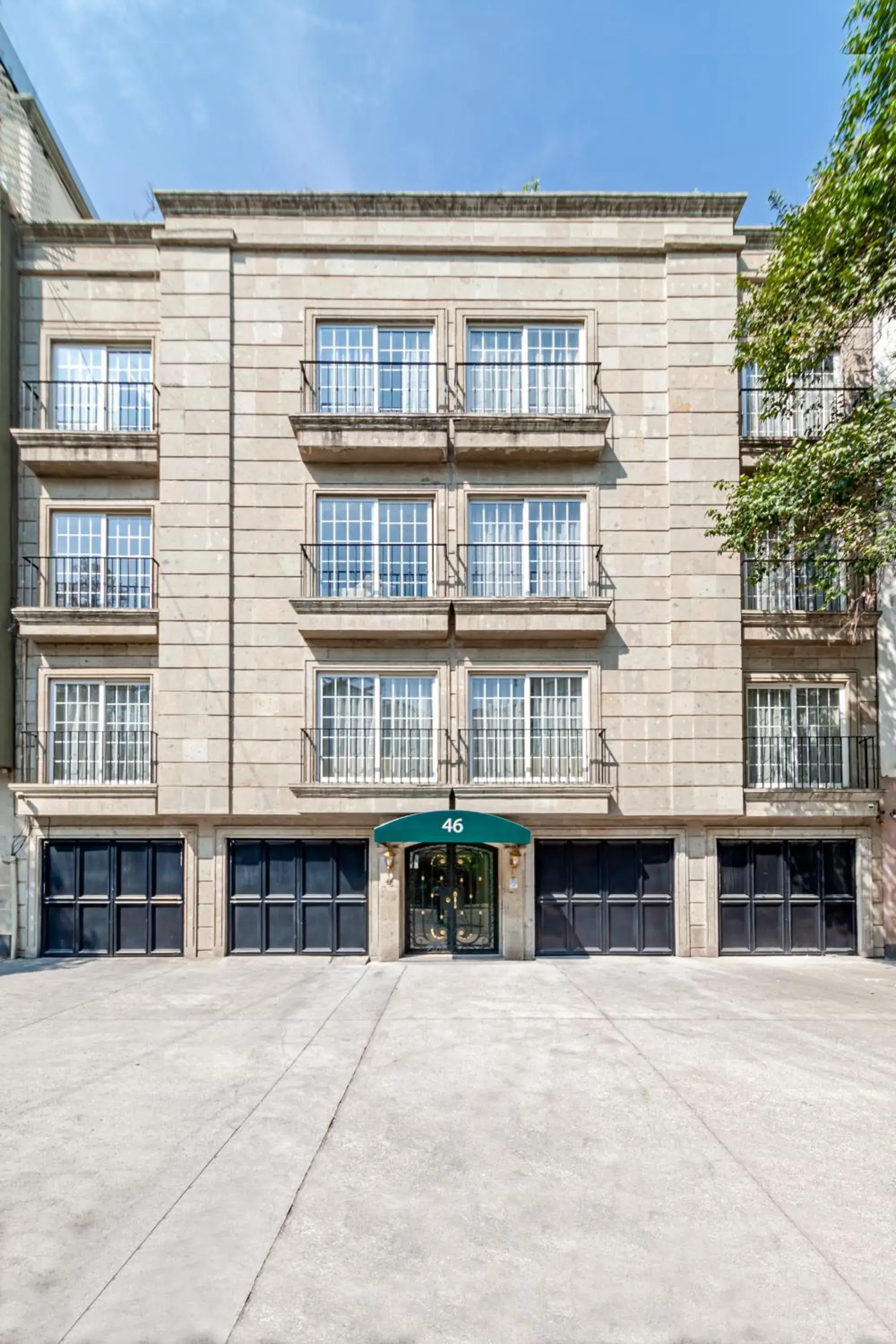 Junior Suite - single occupancy in Suites Newton Junior Suite - single occupancy in Suites Newton