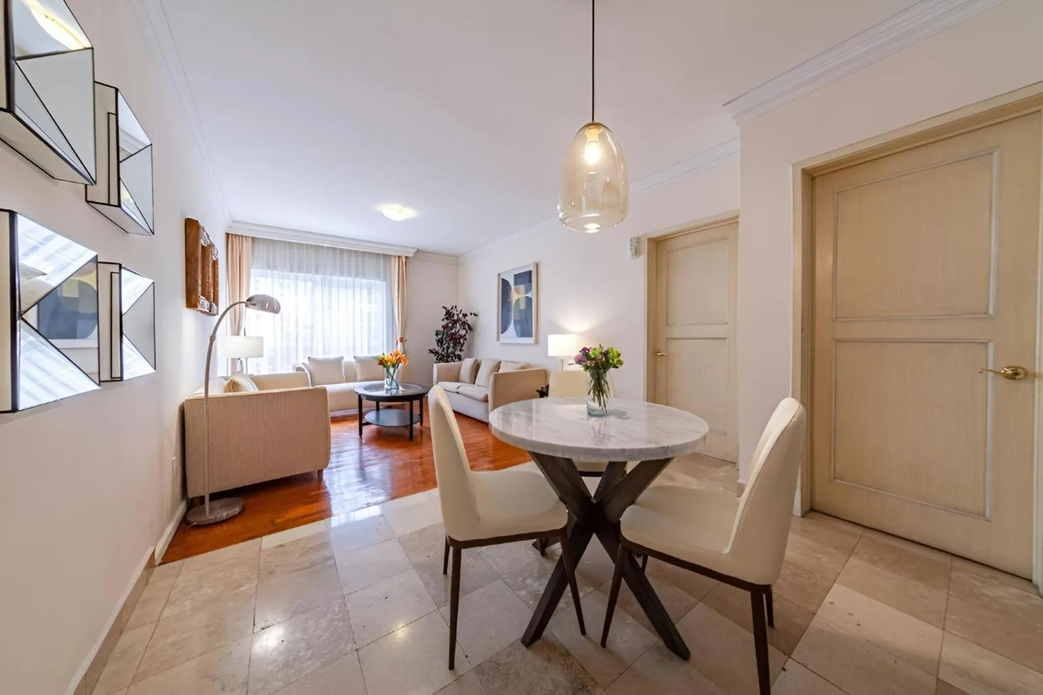 Living room in Suites Newton