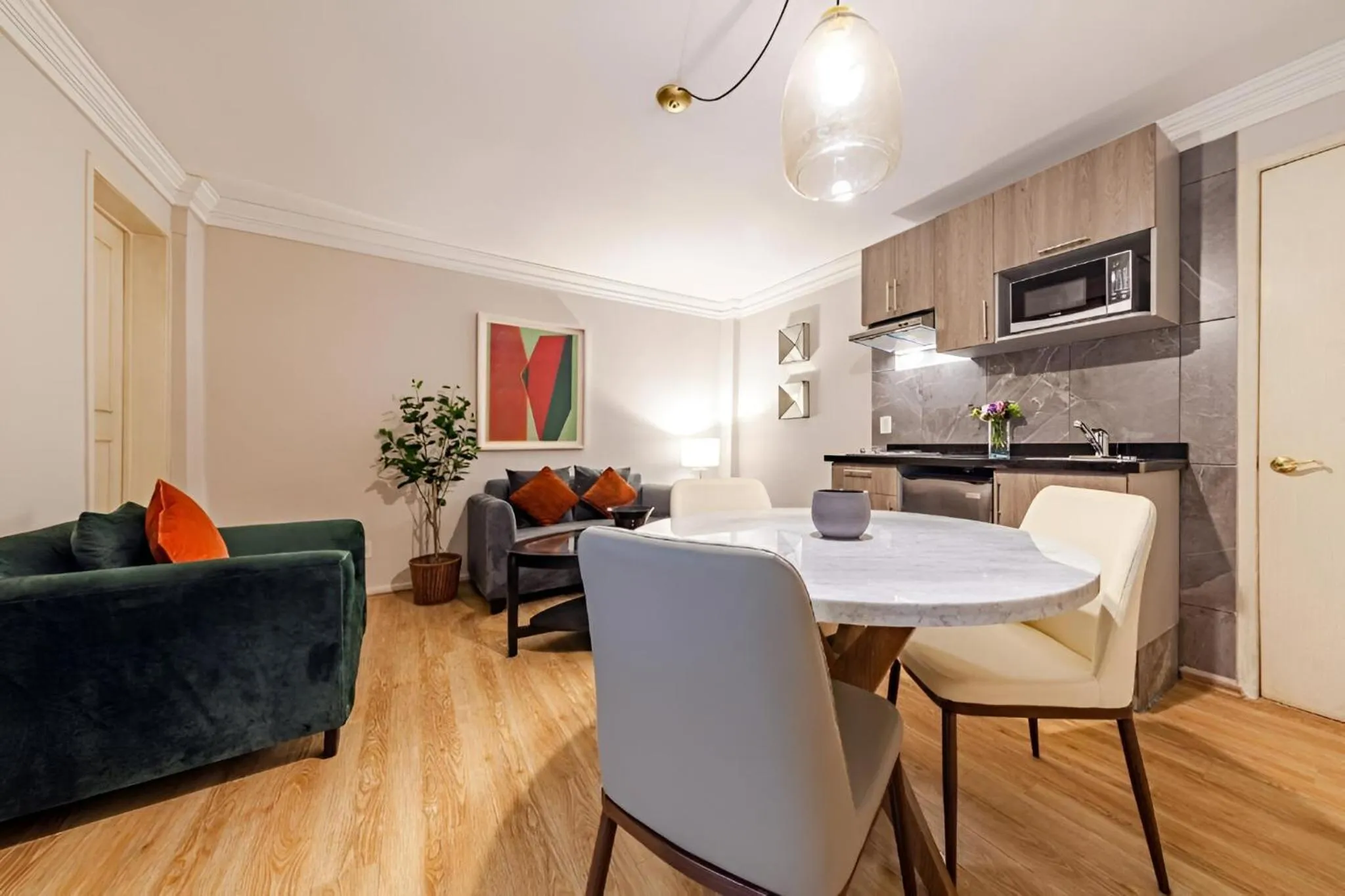 Kitchen or kitchenette in Suites Newton