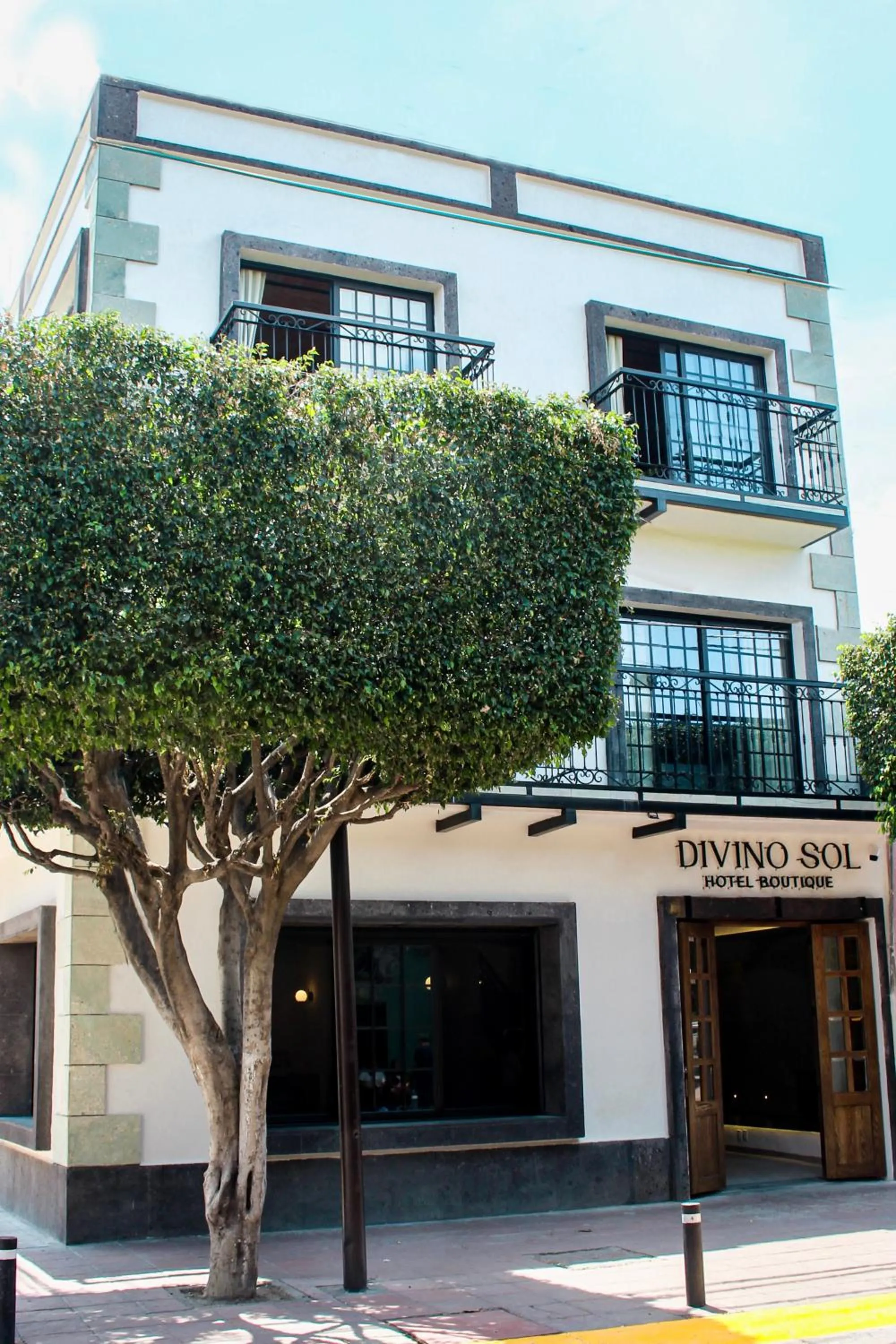 Property building in Hotel Boutique Divino Sol