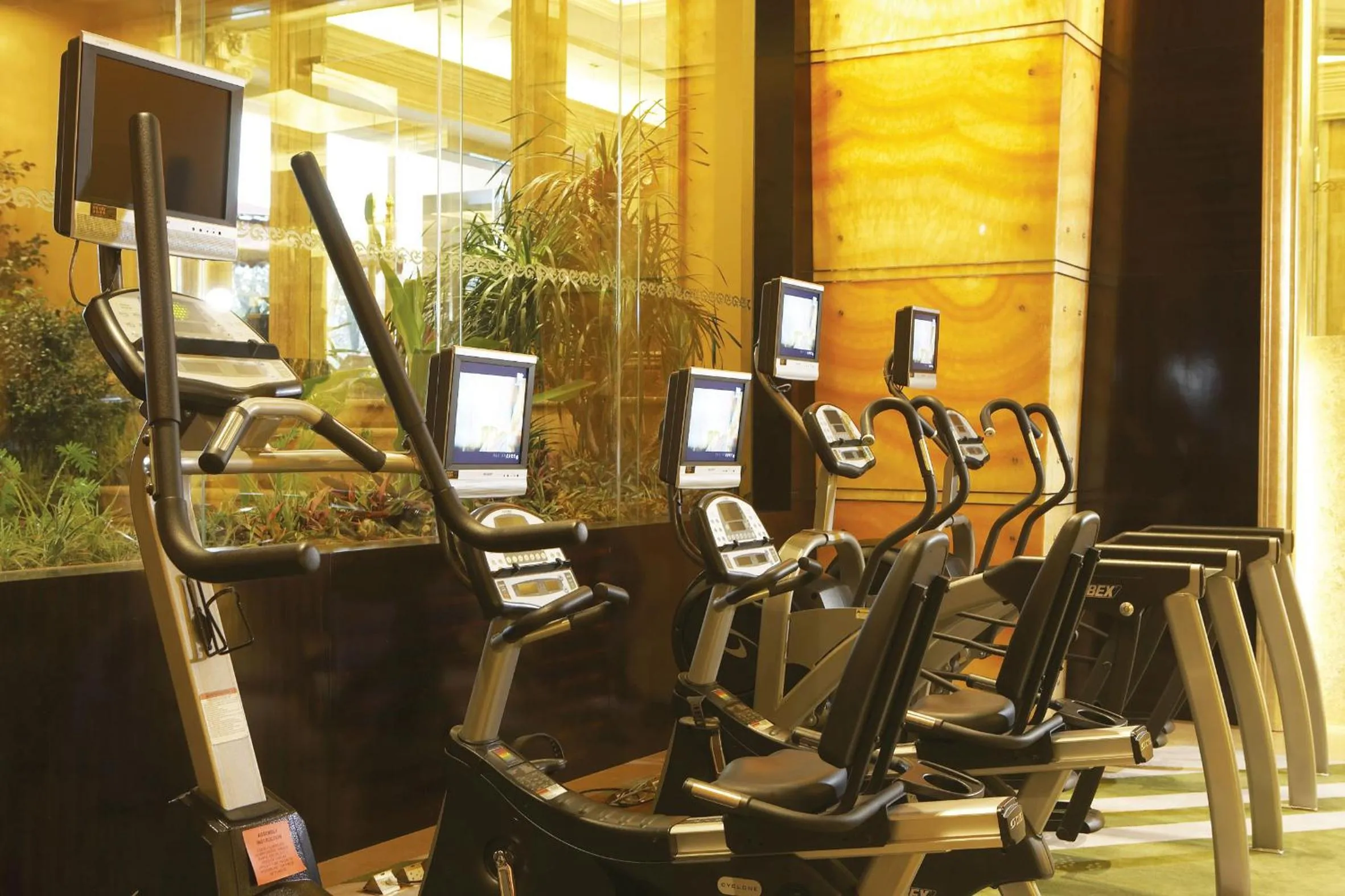 Fitness centre/facilities in Chateau Star River Guangzhou-Free Shuttle Between Hotel And Exhibition Center & Welcome Drink During Canton Fair