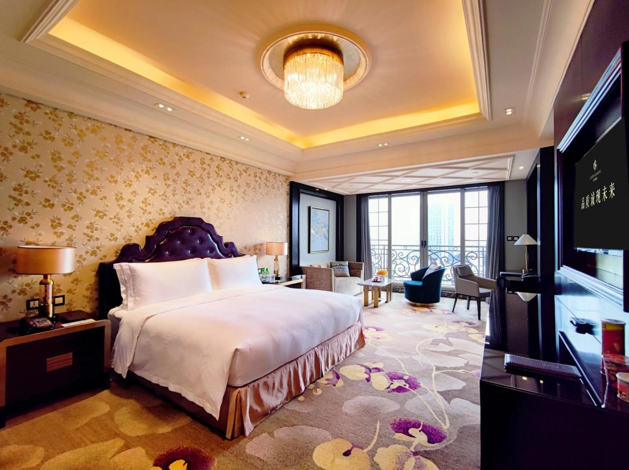 Photo of the whole room, Bed in Chateau Star River Guangzhou-Free Shuttle Between Hotel And Exhibition Center & Welcome Drink During Canton Fair