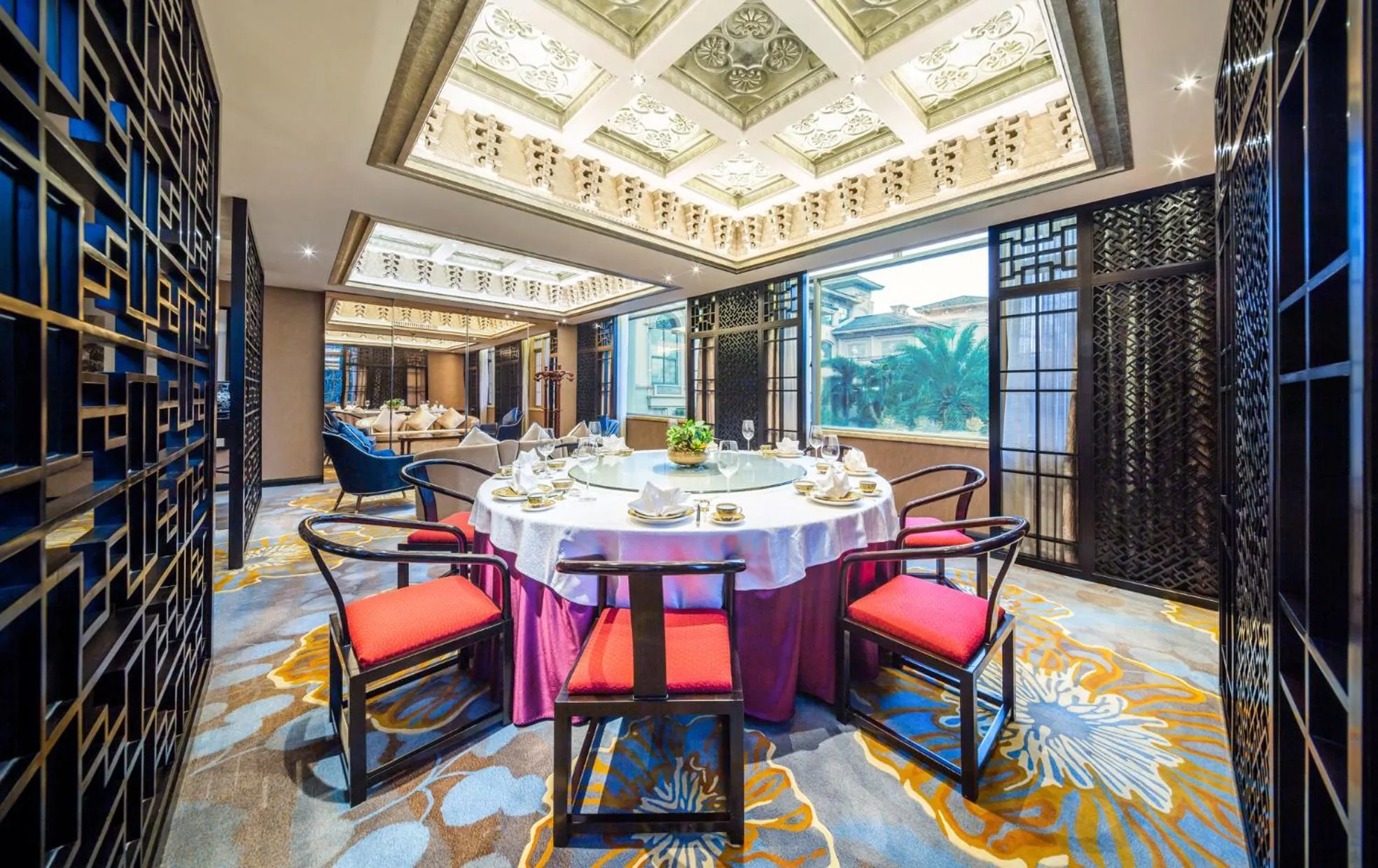Dining area in Chateau Star River Guangzhou-Free Shuttle Between Hotel And Exhibition Center & Welcome Drink During Canton Fair
