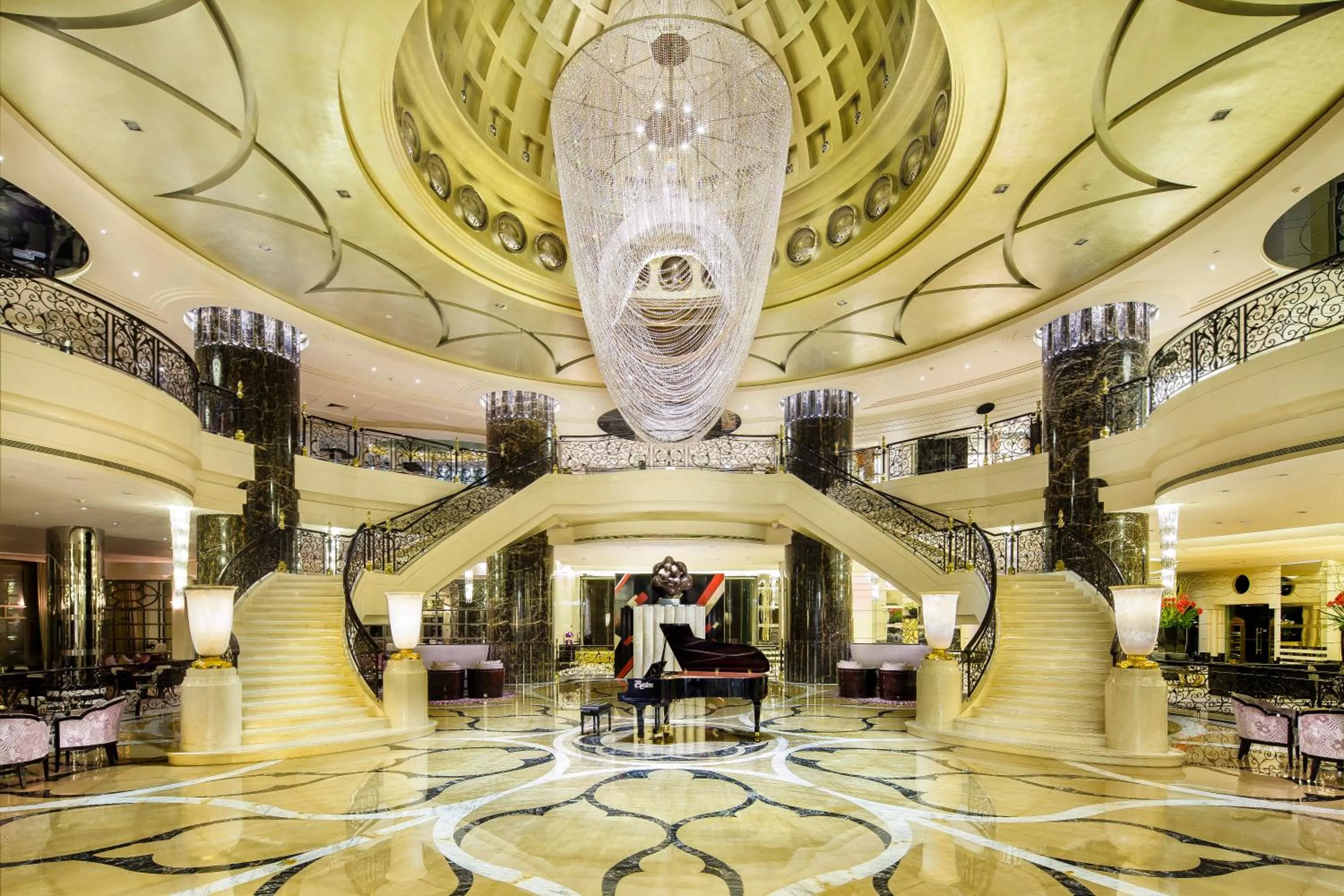 Lobby or reception in Chateau Star River Guangzhou-Free Shuttle Between Hotel And Exhibition Center & Welcome Drink During Canton Fair