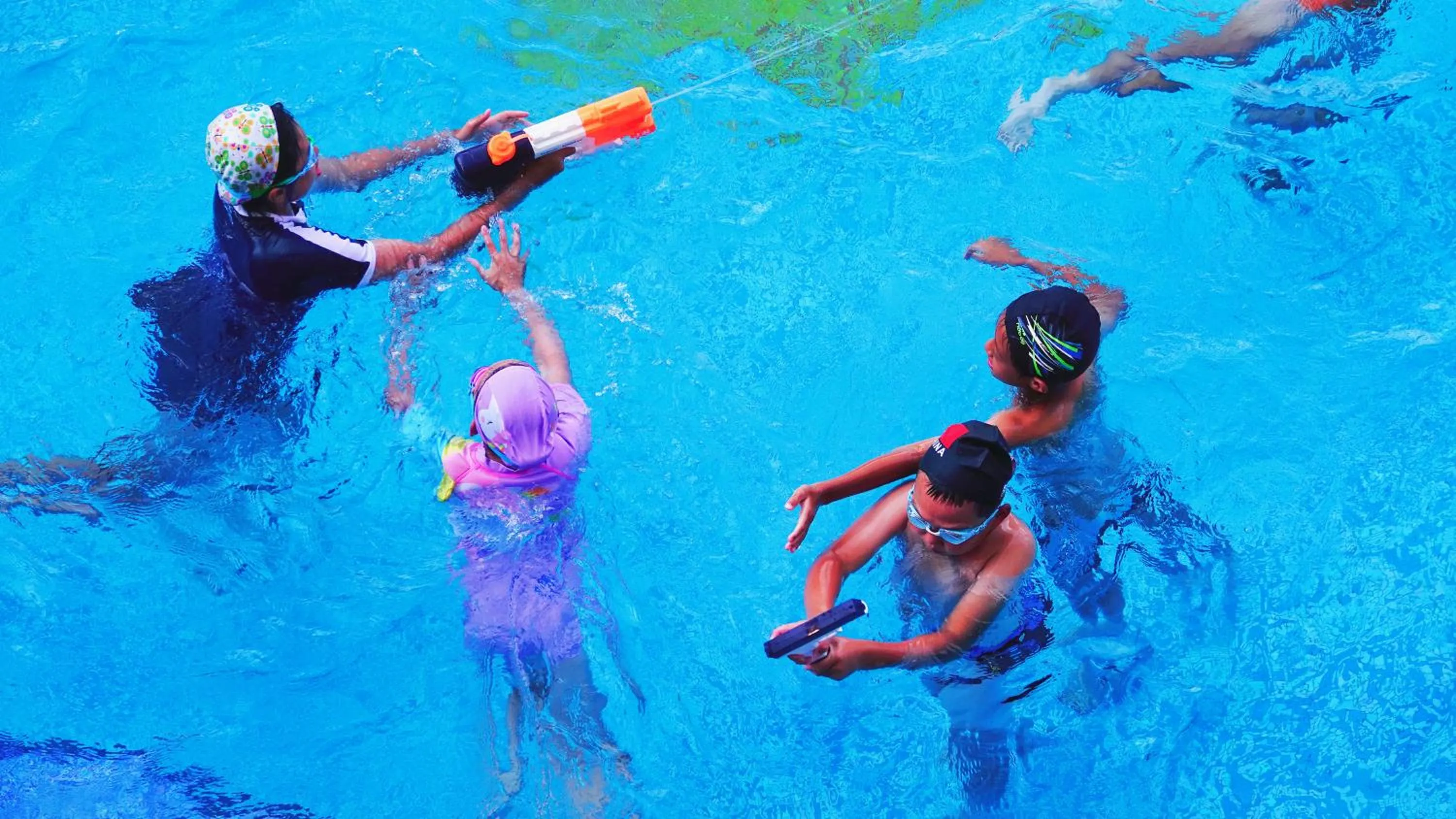 Swimming pool in Chateau Star River Guangzhou-Free Shuttle Between Hotel And Exhibition Center & Welcome Drink During Canton Fair