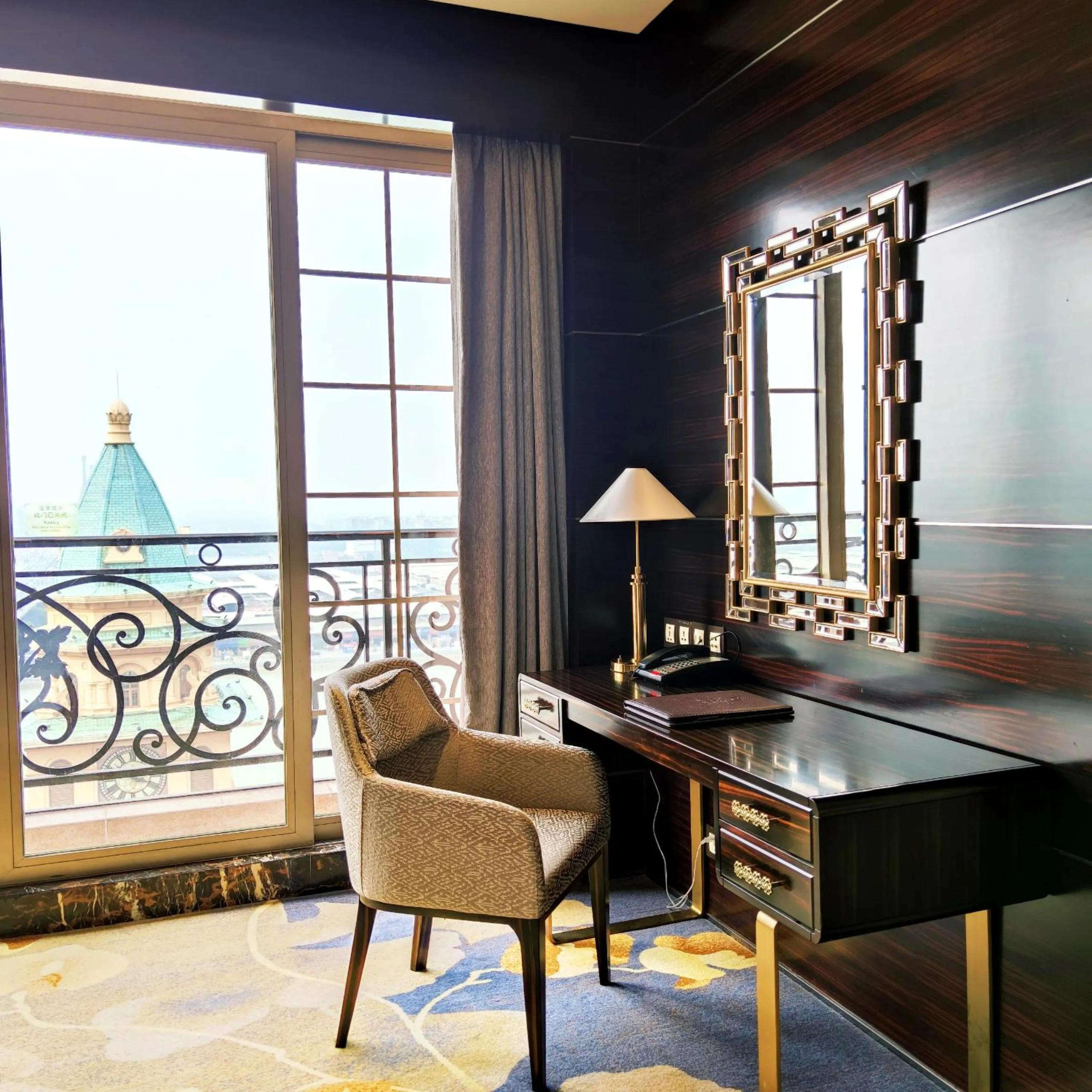 Seating area in Chateau Star River Guangzhou-Free Shuttle Between Hotel And Exhibition Center & Welcome Drink During Canton Fair