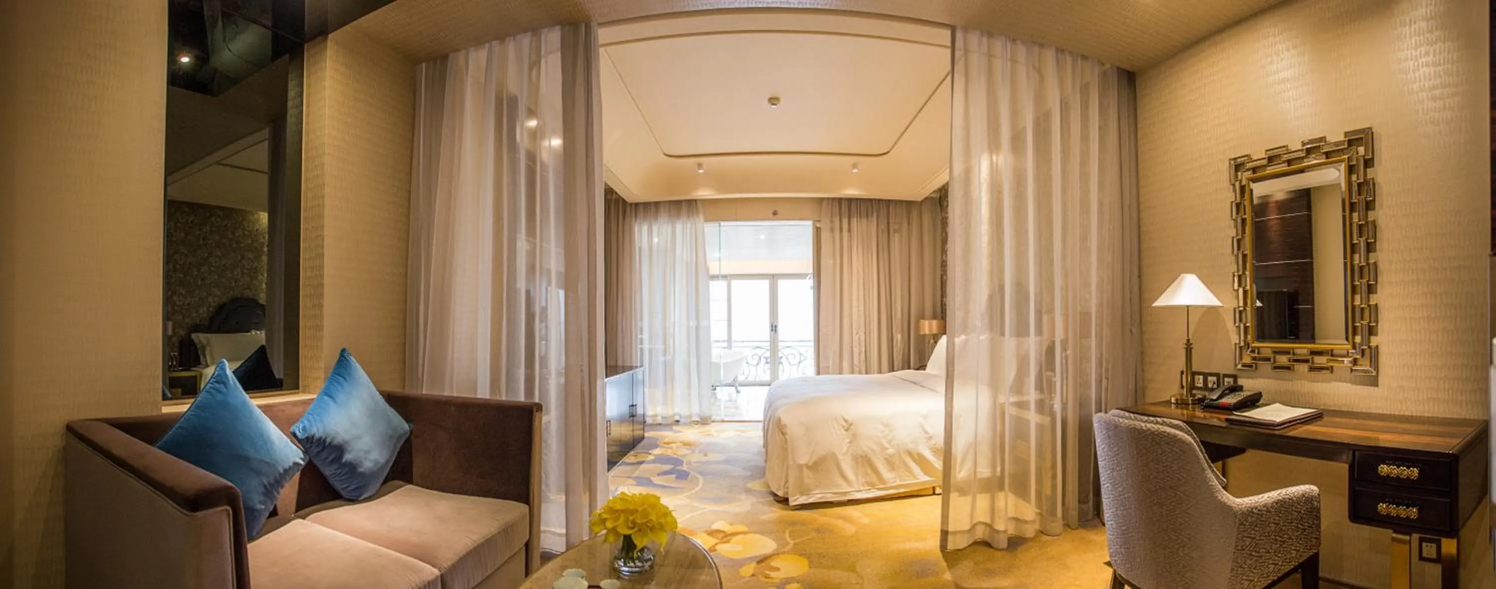 Photo of the whole room in Chateau Star River Guangzhou-Free Shuttle Between Hotel And Exhibition Center & Welcome Drink During Canton Fair