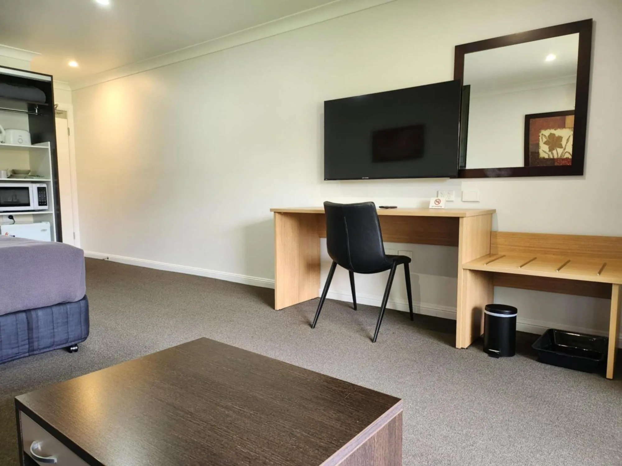 TV and multimedia in Cootamundra Heritage Motel & Apartments
