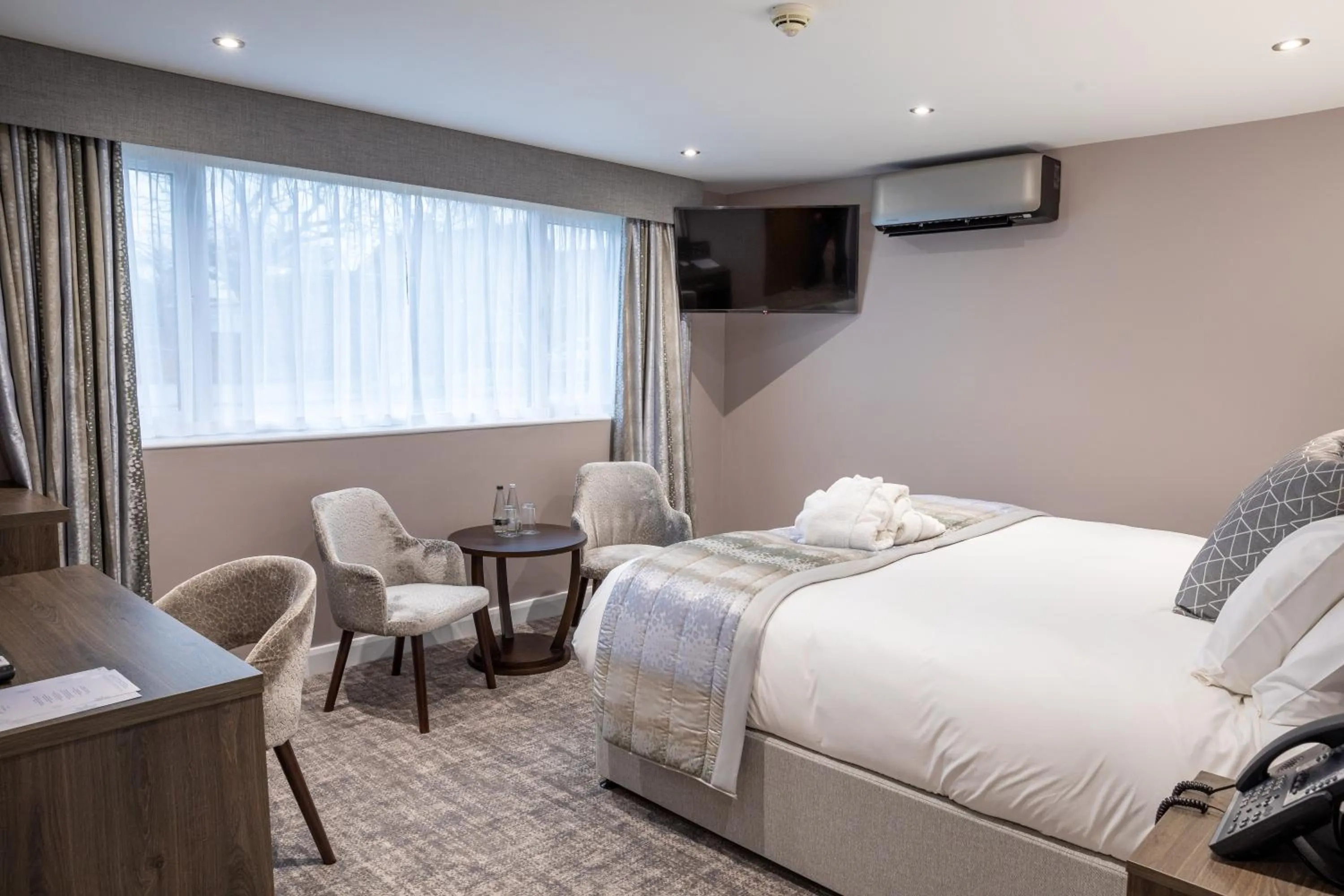 Bed in Barton Manor Hotel & Spa; BW Signature Collection