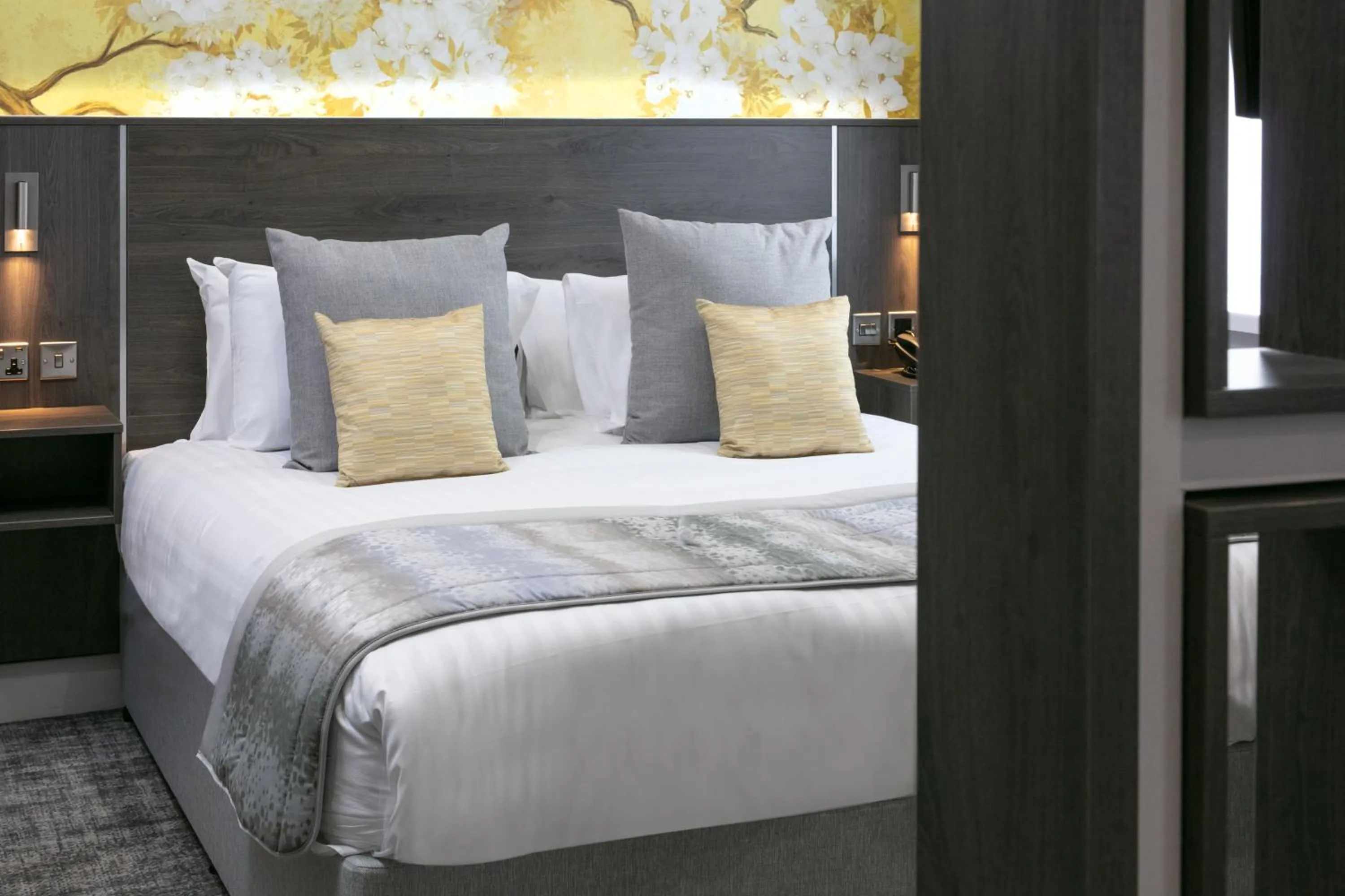 Bed in Barton Manor Hotel & Spa; BW Signature Collection