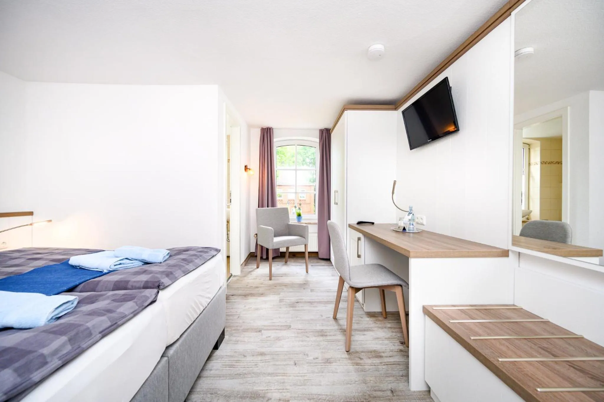 Bedroom, Bed in Hotel Zur Seemöwe