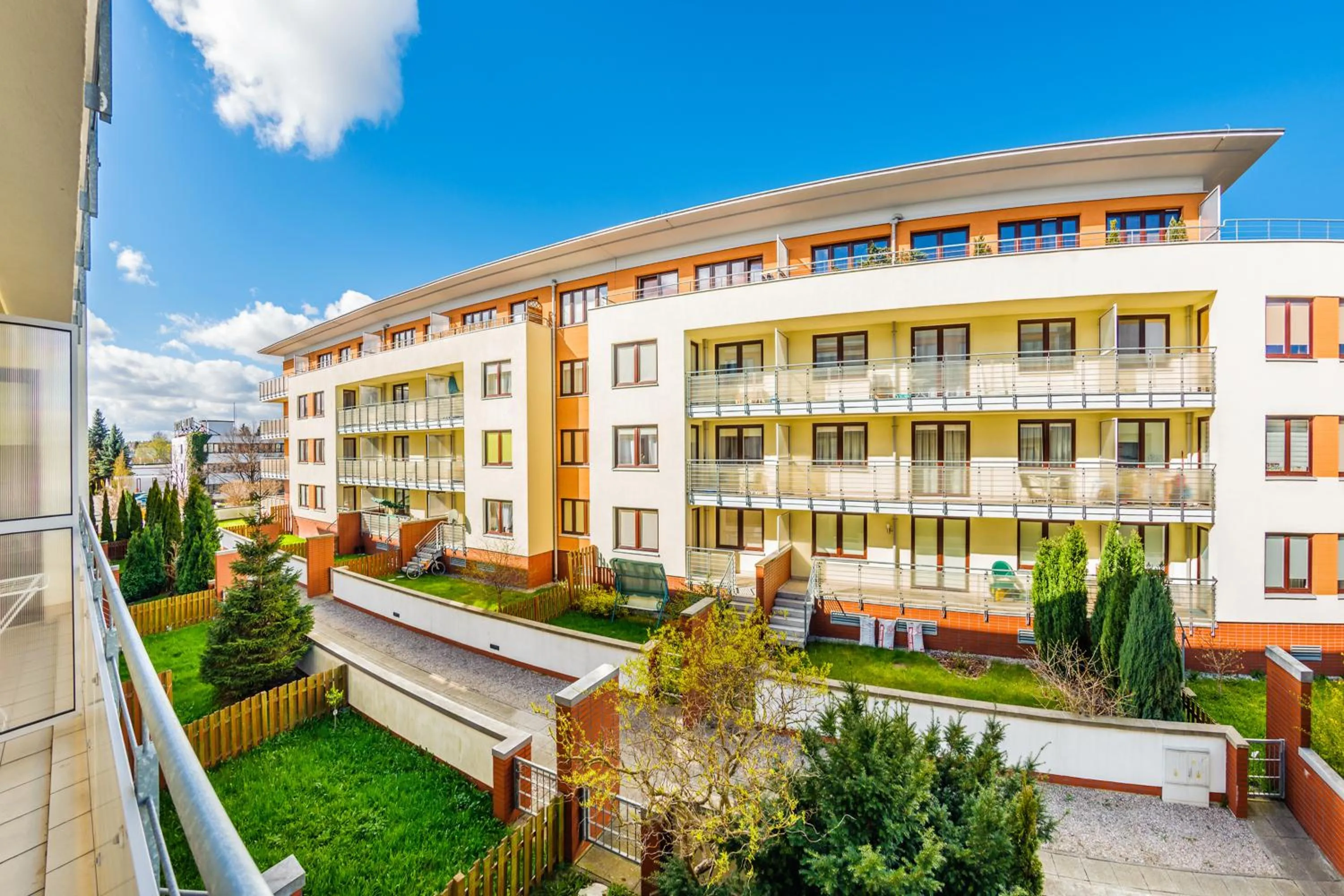 Property building in Zielone Tarasy, Sun & Snow