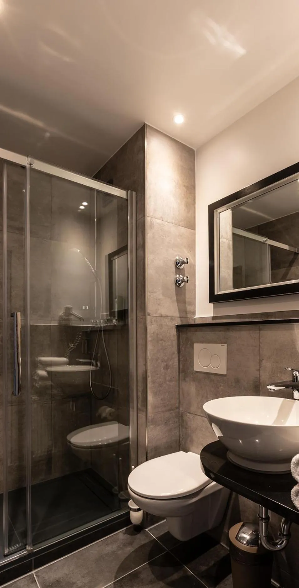 Shower in Hotel Luisenpark