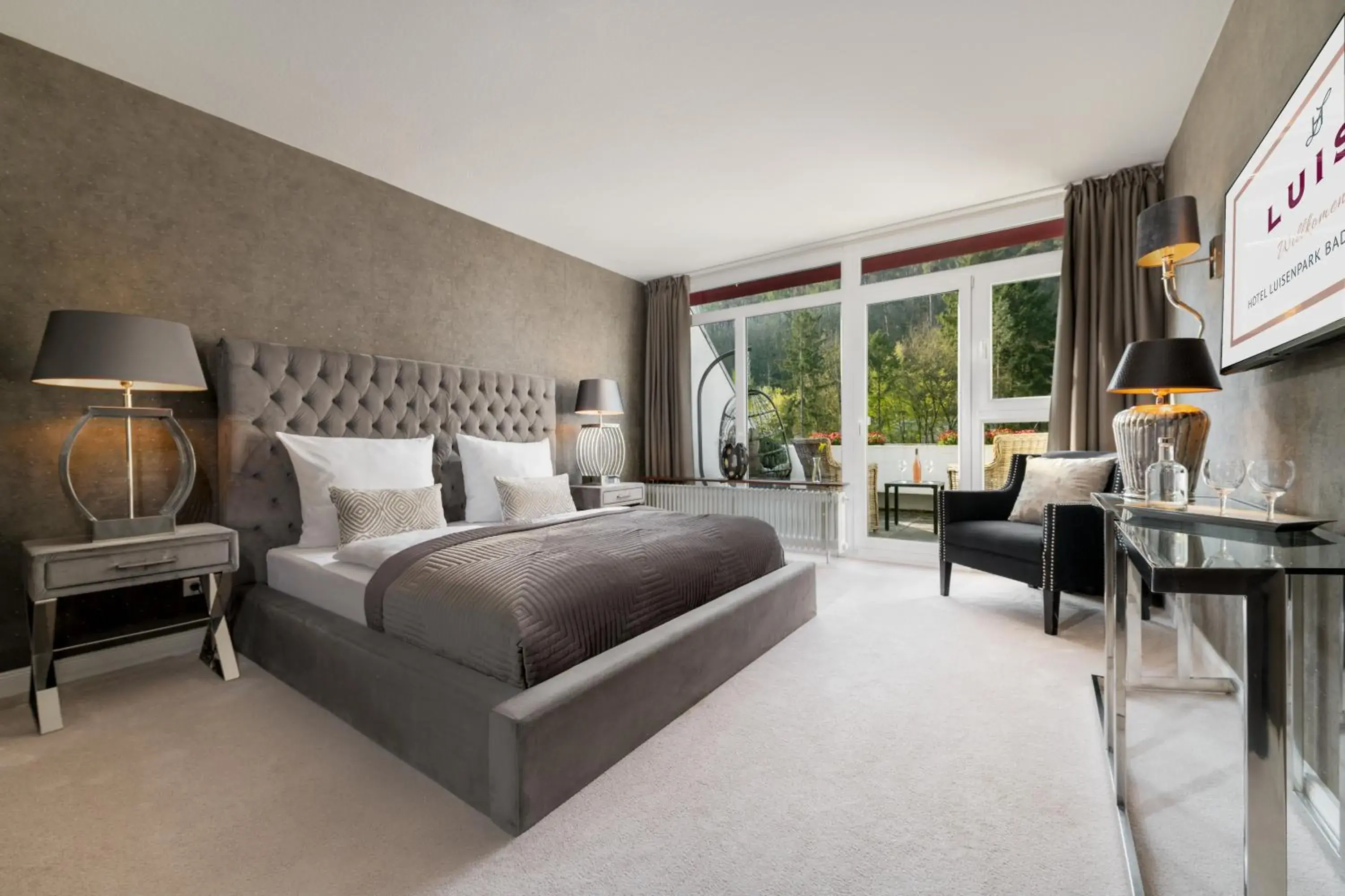 Deluxe Double Room in Hotel Luisenpark Deluxe Double Room in Hotel Luisenpark