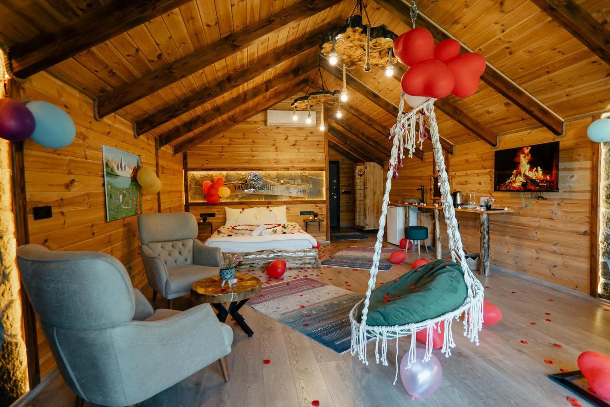 Communal lounge/ TV room in Mezrasuit Bungalov