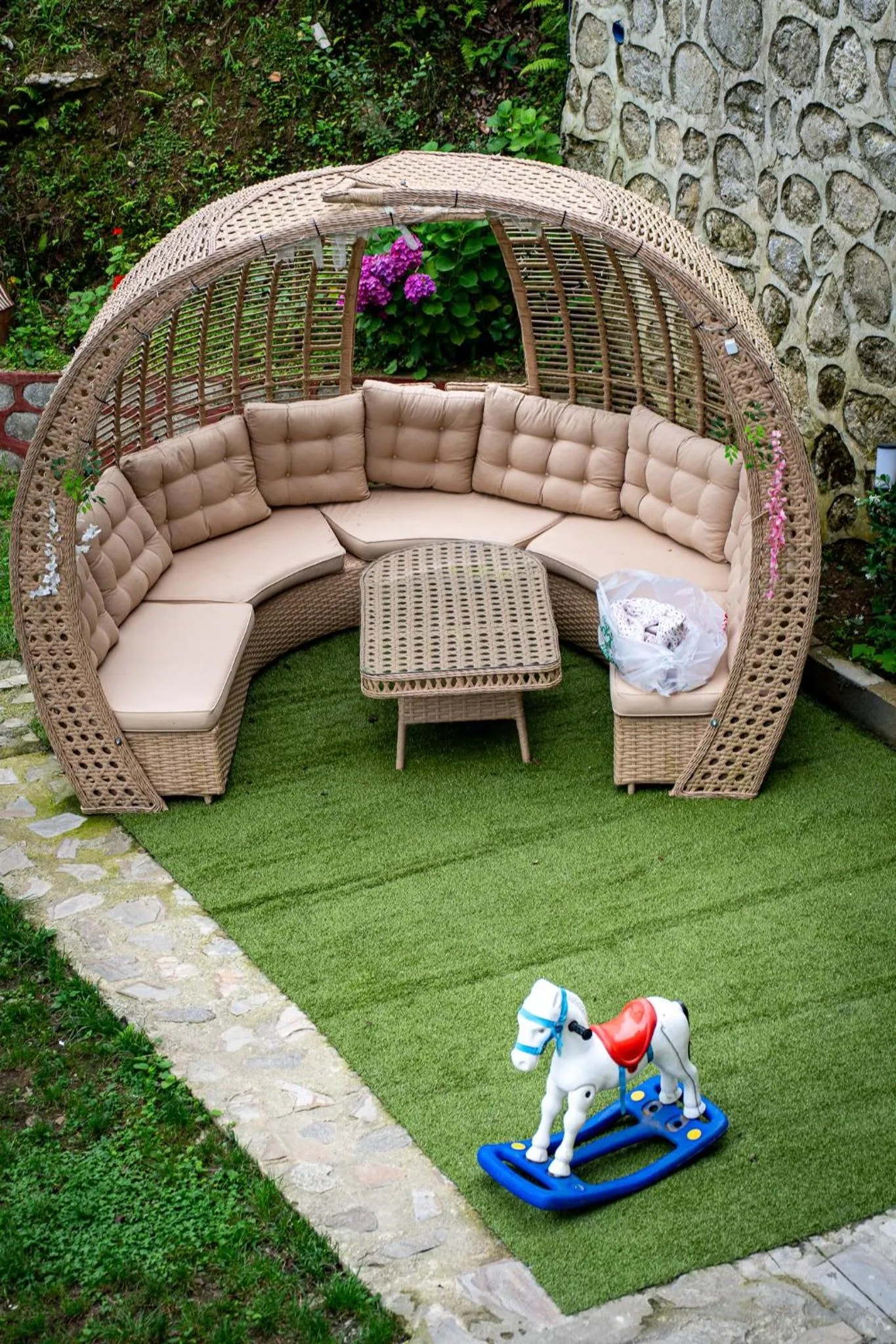 Garden in Mezrasuit Bungalov