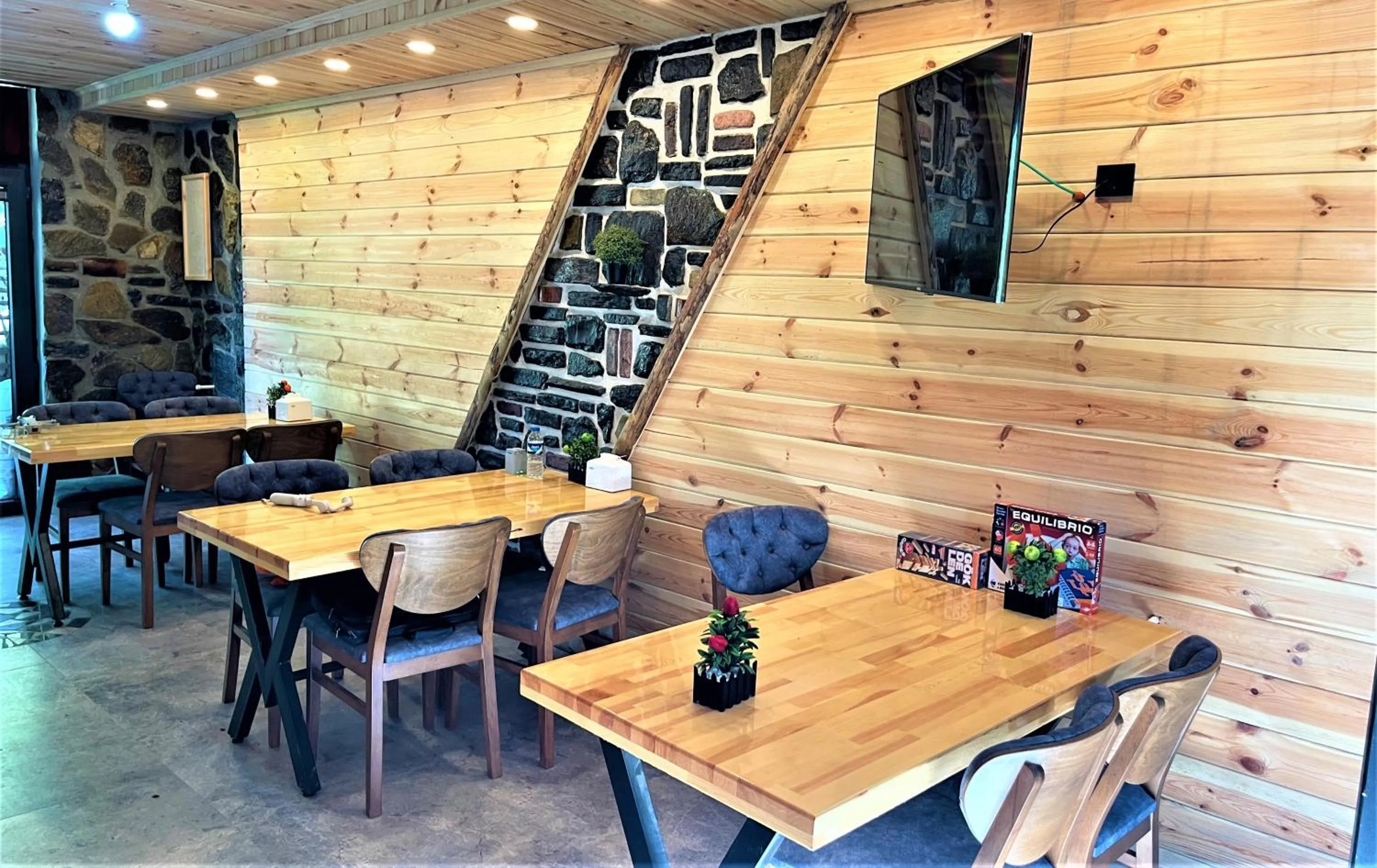 Restaurant/places to eat in Mezrasuit Bungalov