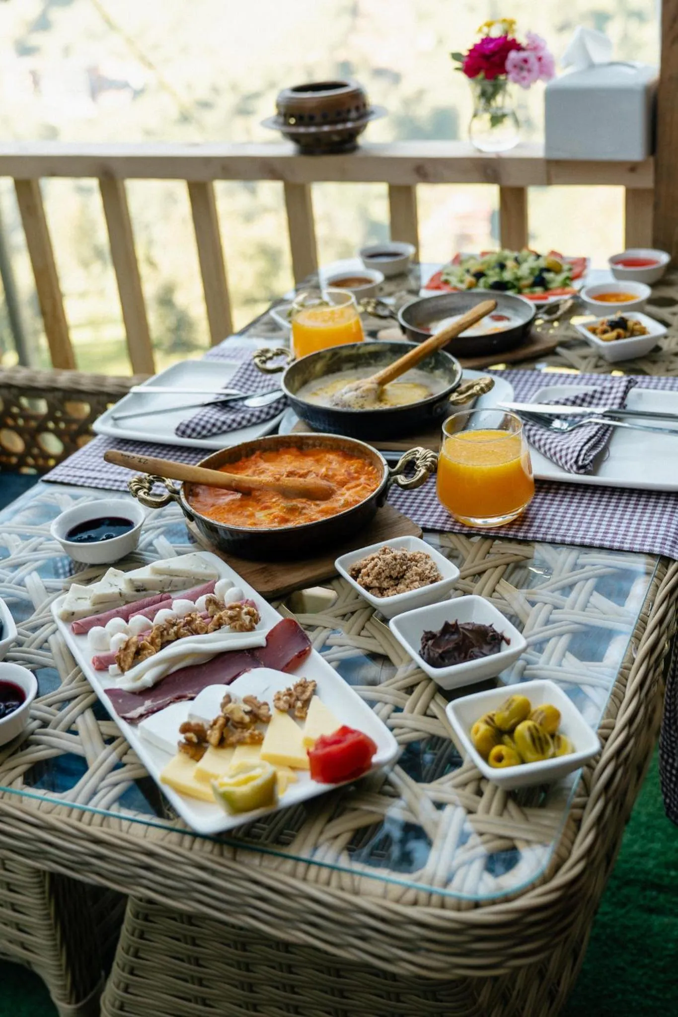 Food and drinks in Mezrasuit Bungalov