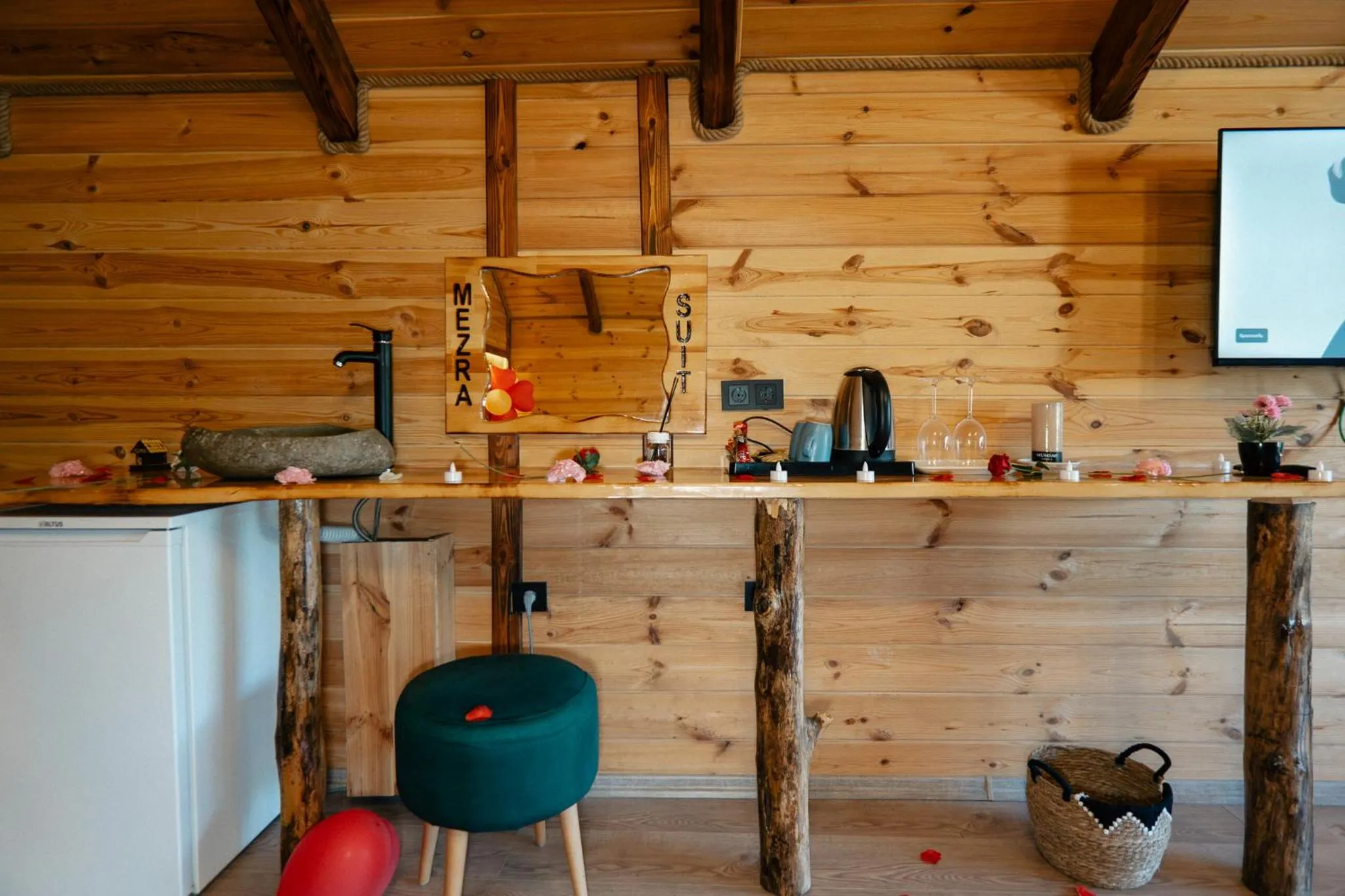 Kitchen or kitchenette in Mezrasuit Bungalov