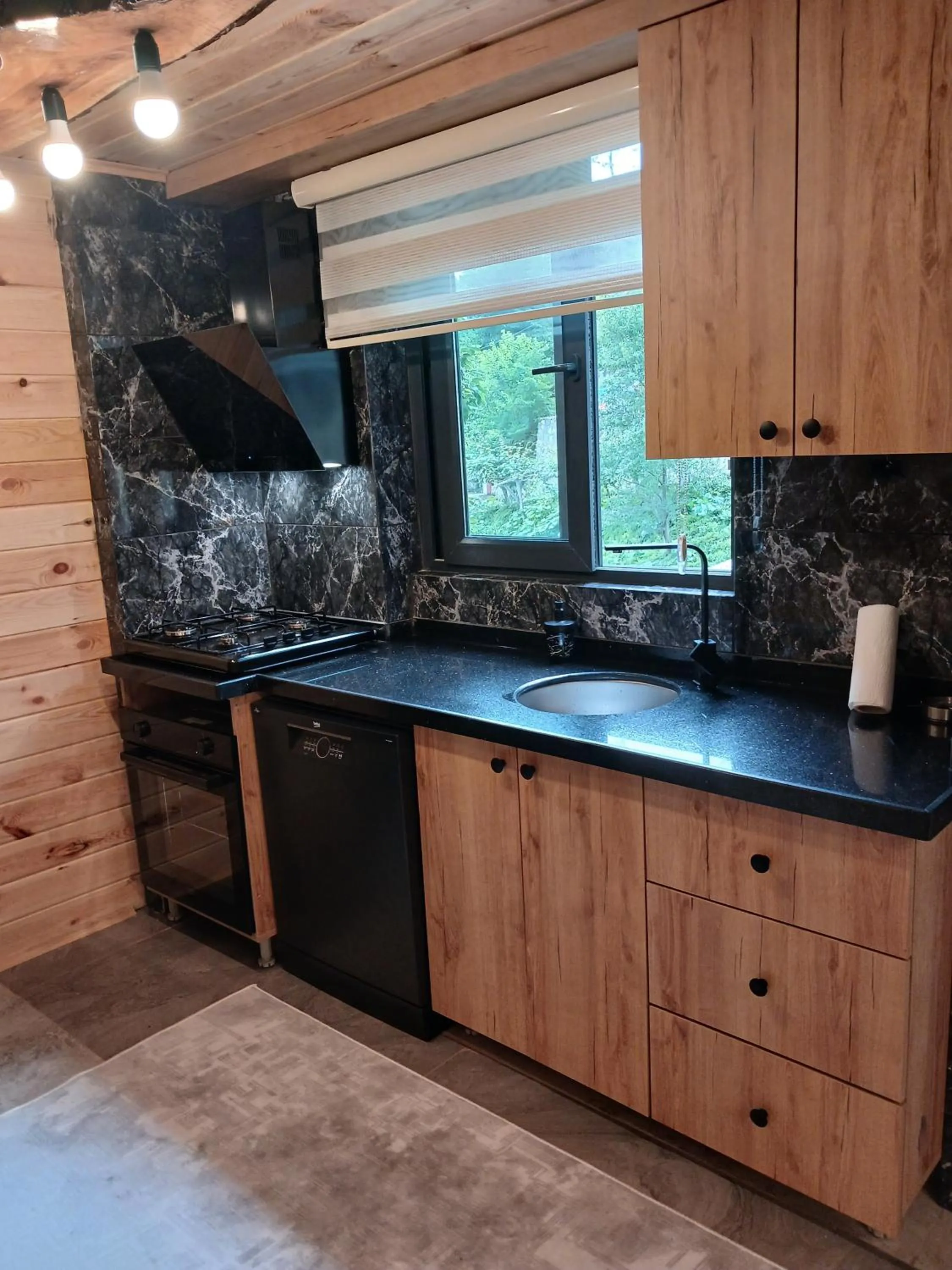 Kitchen or kitchenette in Mezrasuit Bungalov