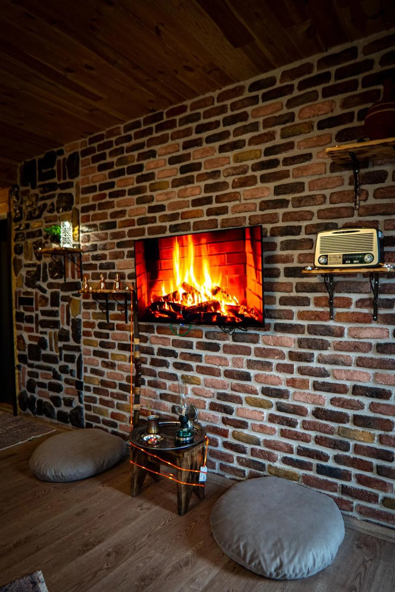 Communal lounge/ TV room in Mezrasuit Bungalov