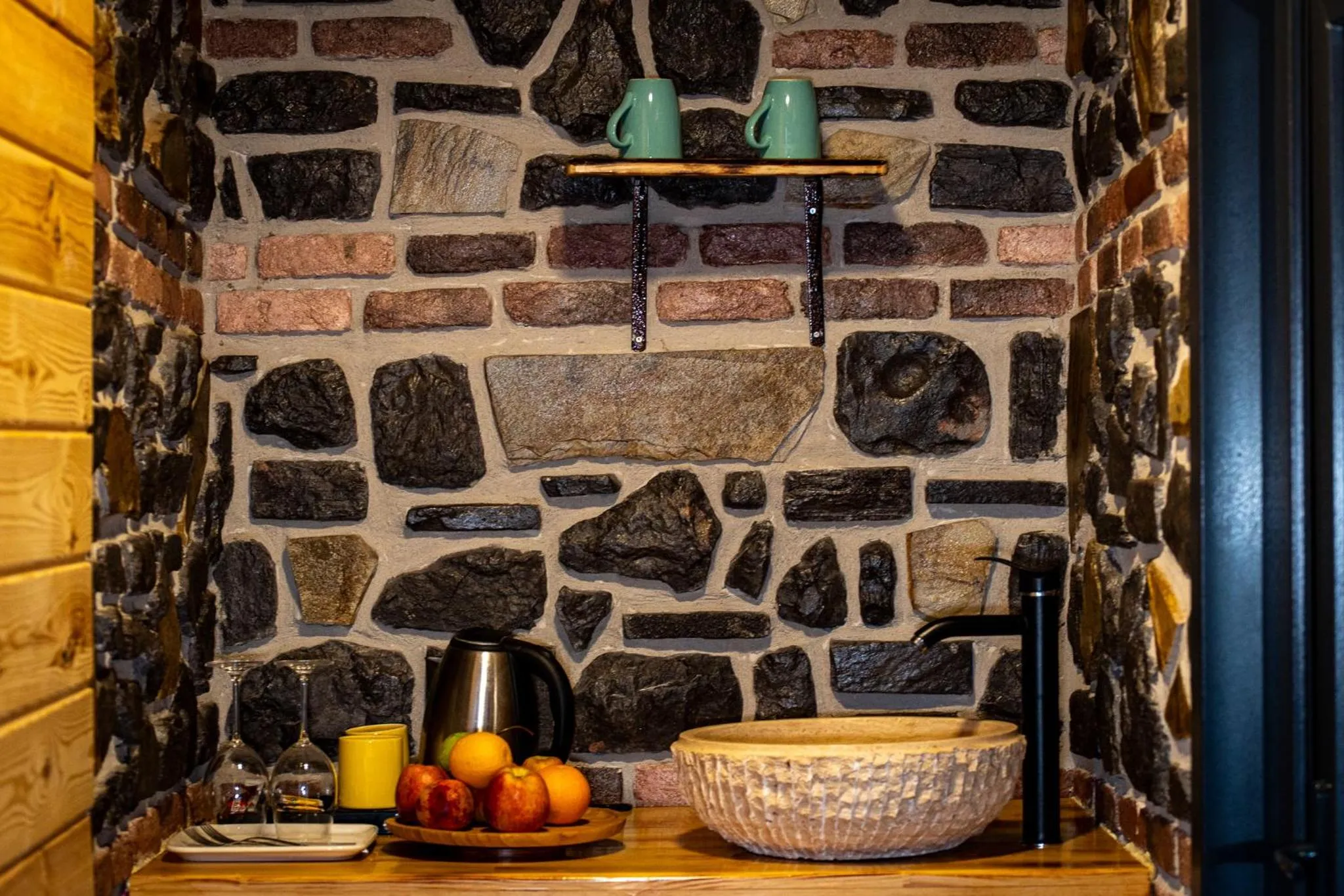 Kitchen or kitchenette in Mezrasuit Bungalov