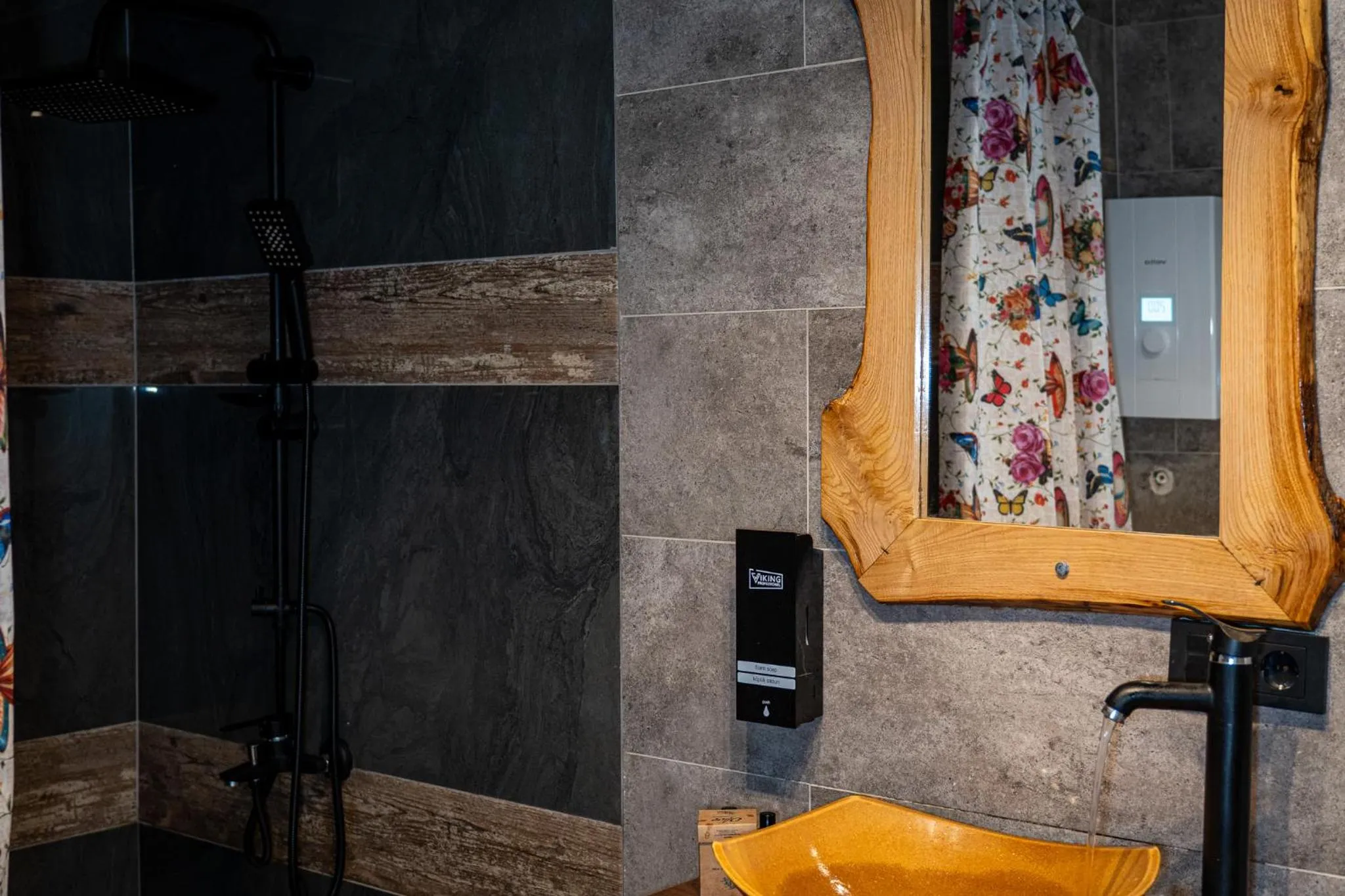 Shower in Mezrasuit Bungalov