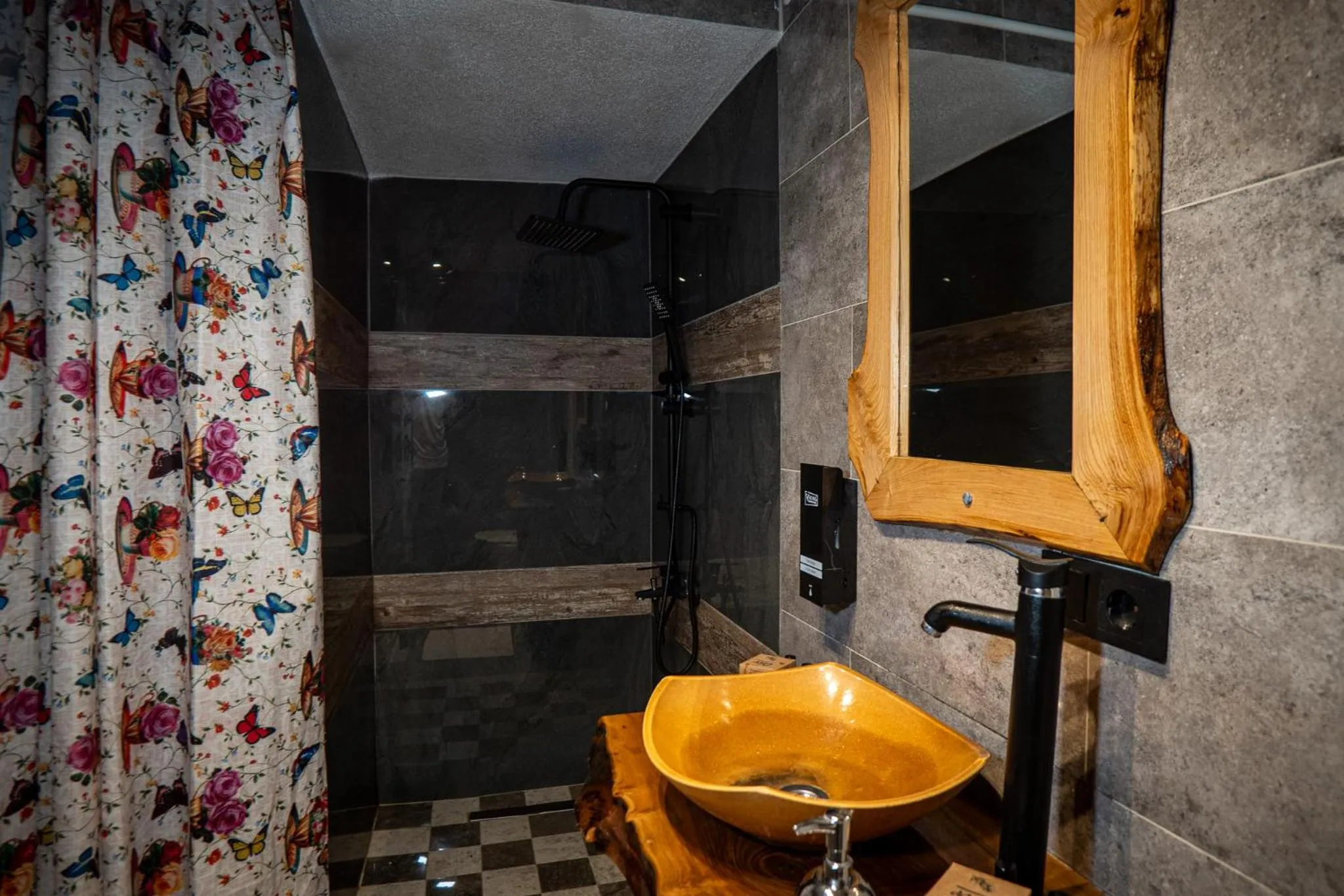 Shower in Mezrasuit Bungalov