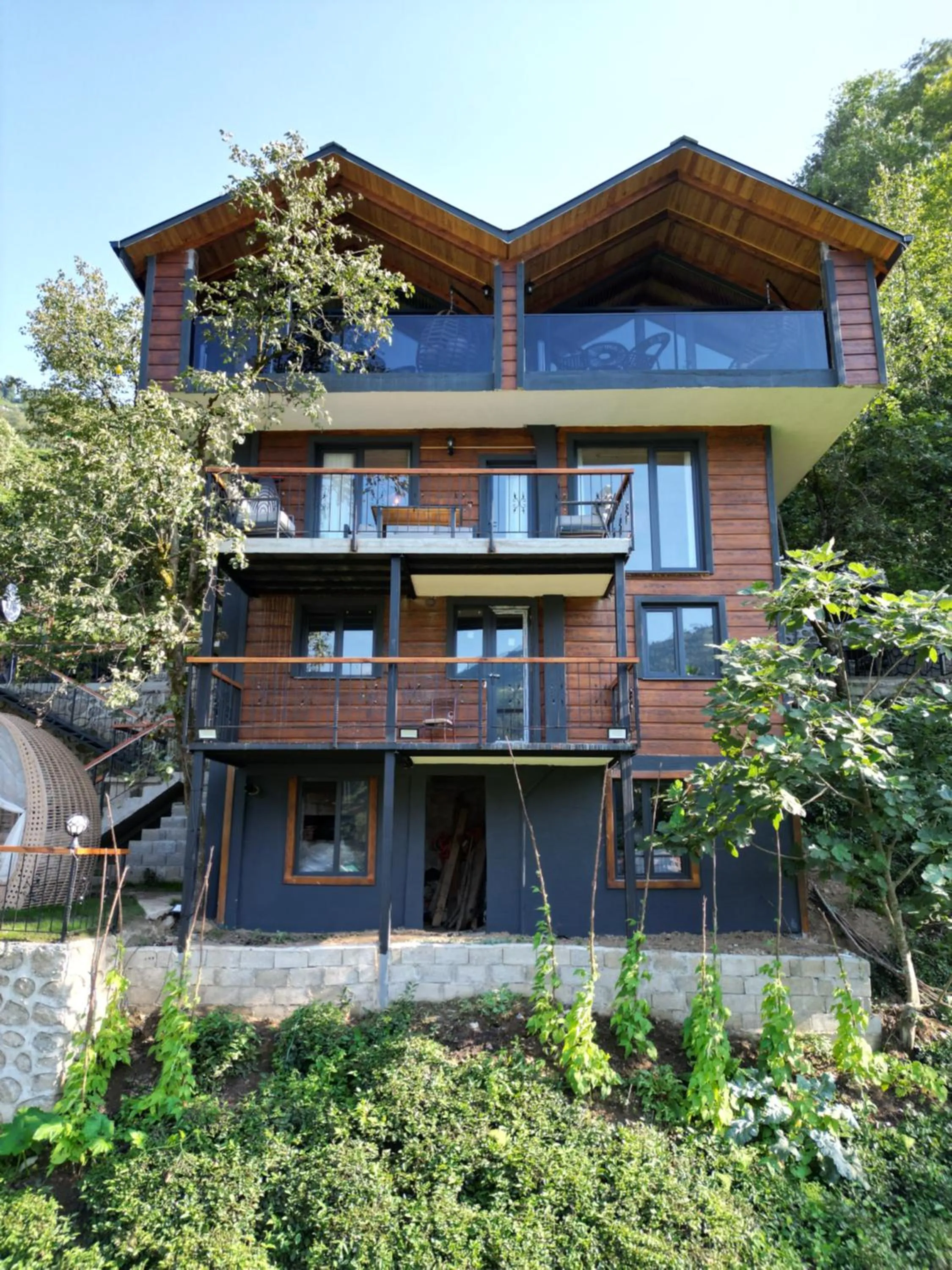 Property building in Mezrasuit Bungalov