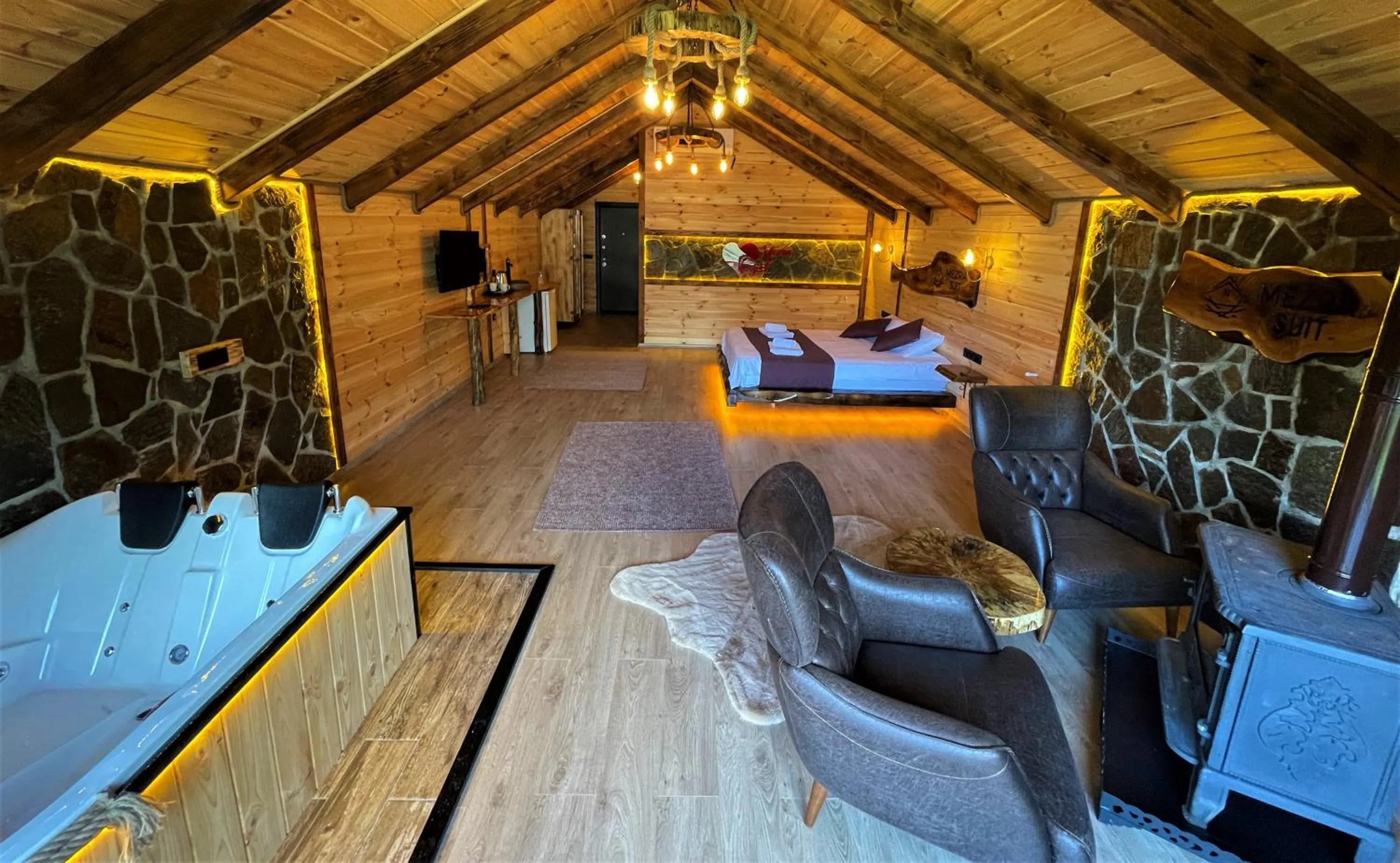 Communal lounge/ TV room in Mezrasuit Bungalov