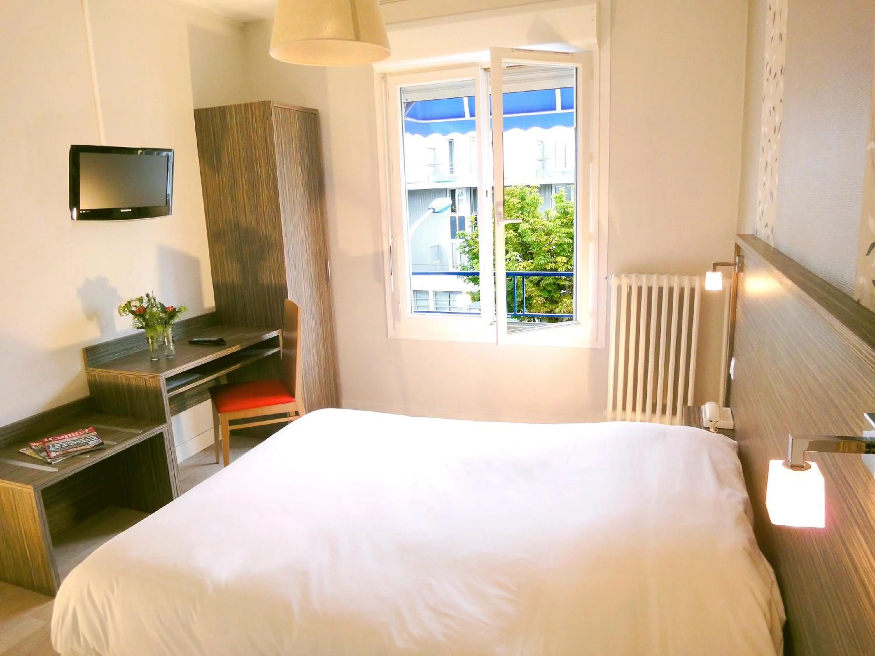 TV and multimedia, Bed in Hotel les Pecheurs