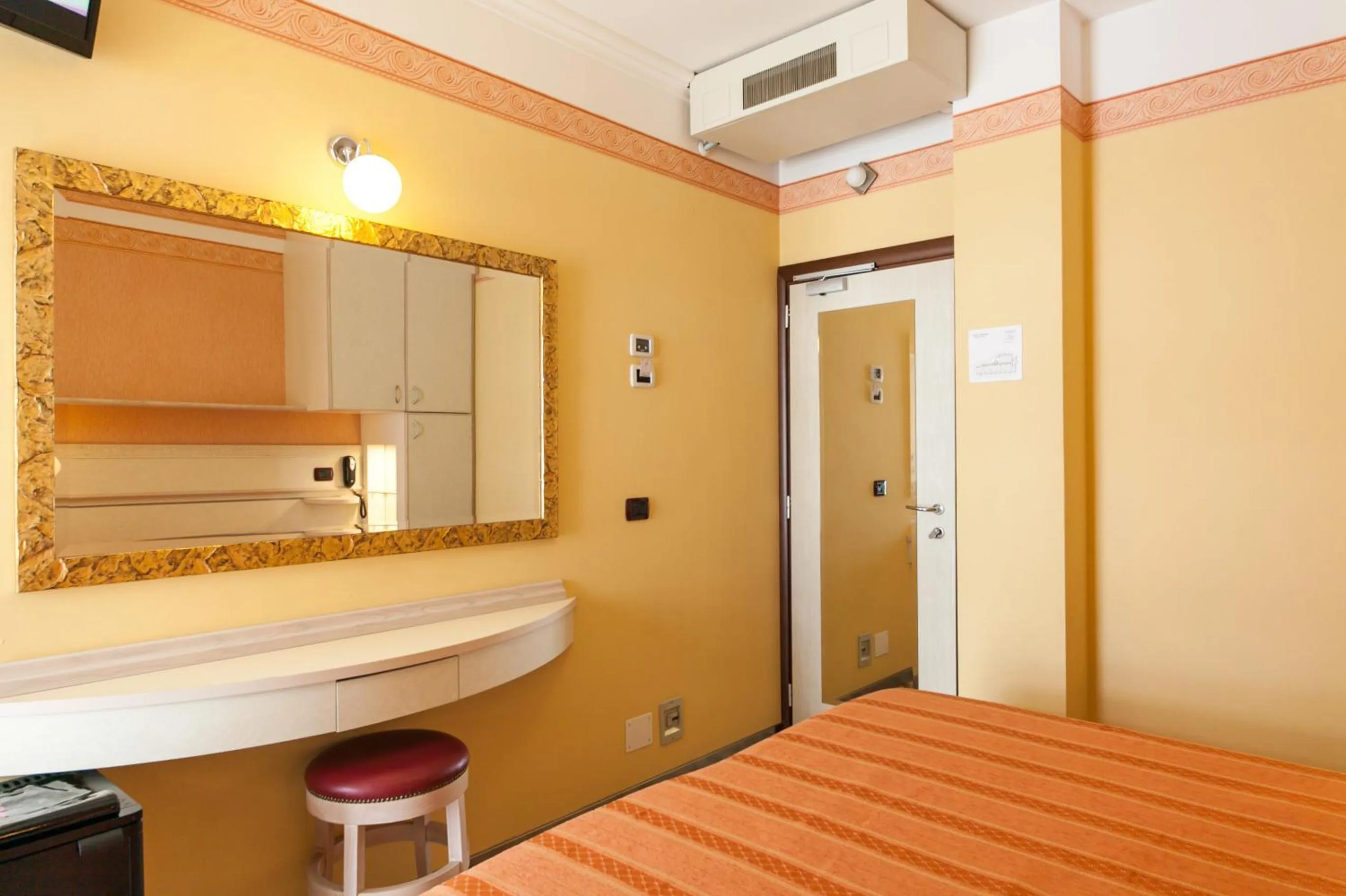 TV and multimedia, Bed in Hotel Flamingo