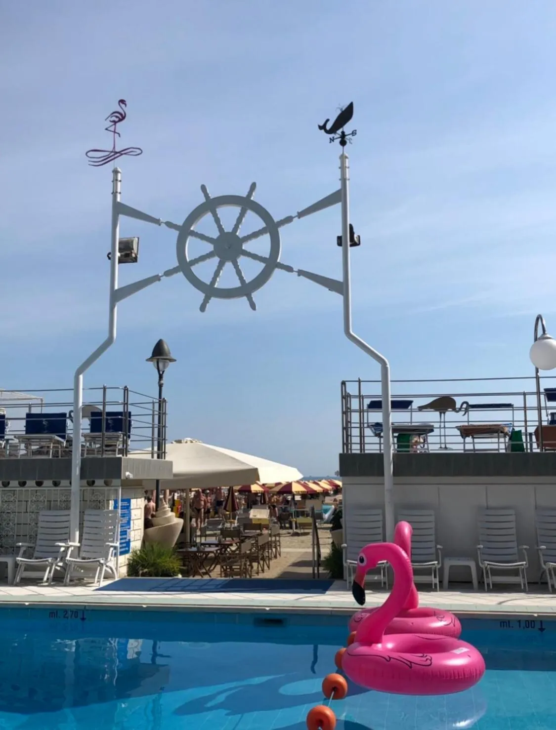 Day in Hotel Flamingo