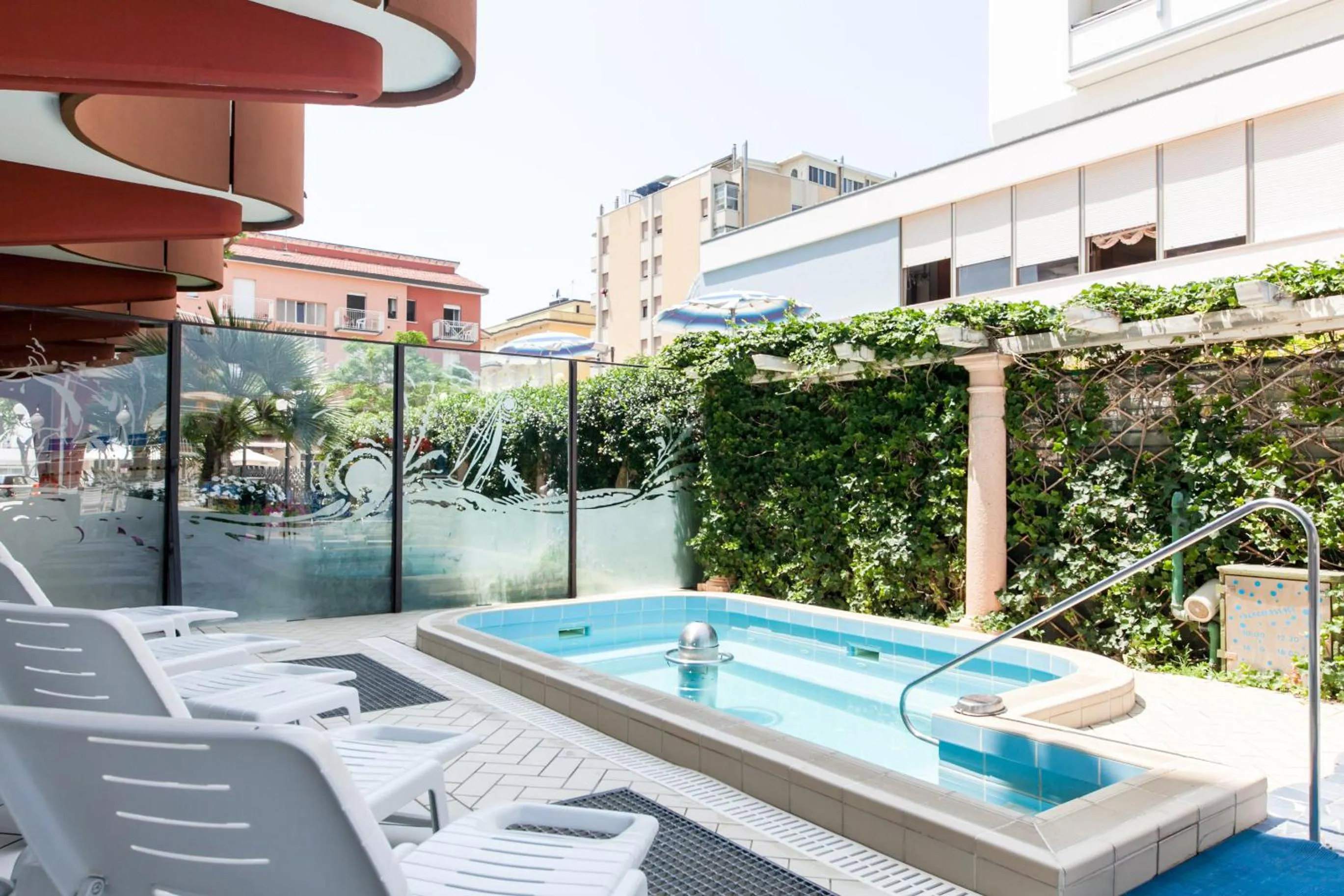 Hot Tub in Hotel Flamingo