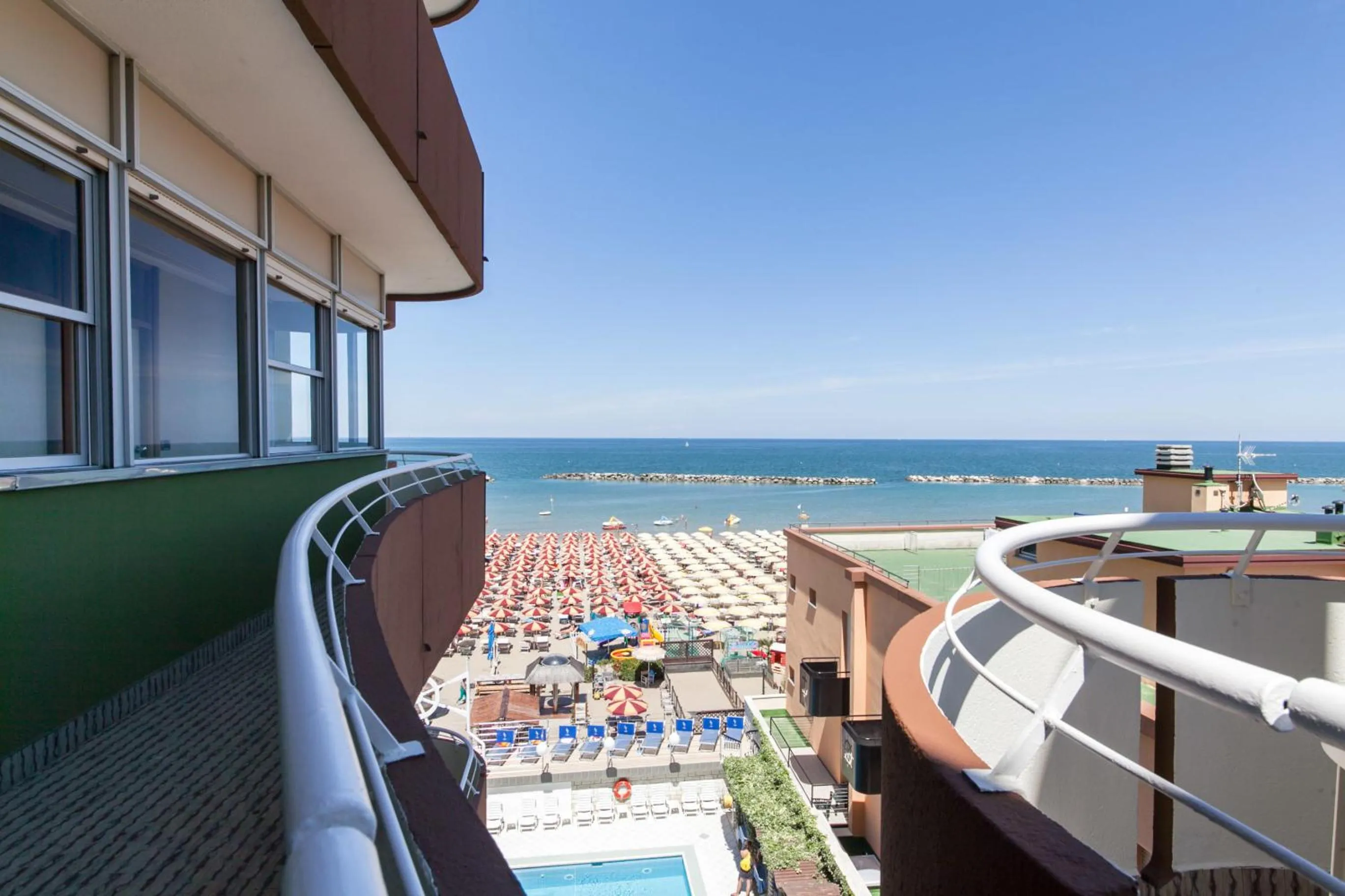 Day in Hotel Flamingo