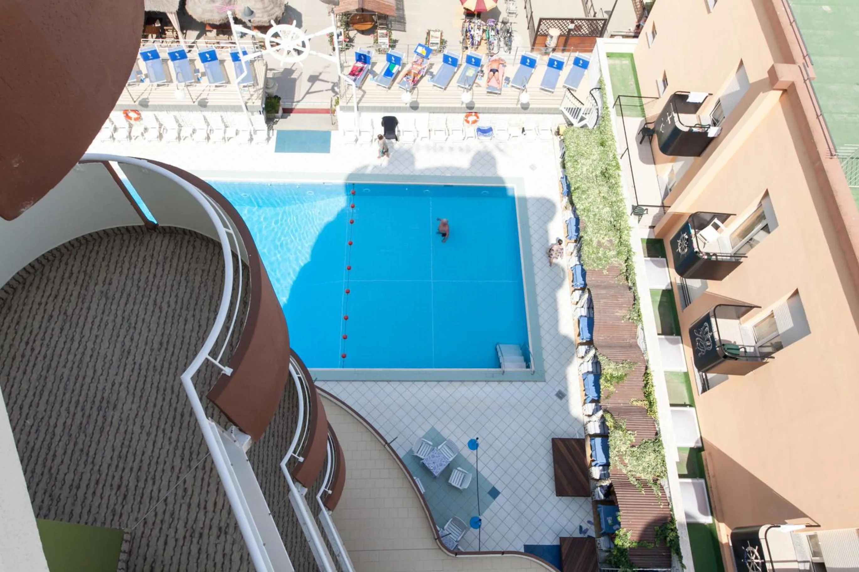 Day in Hotel Flamingo