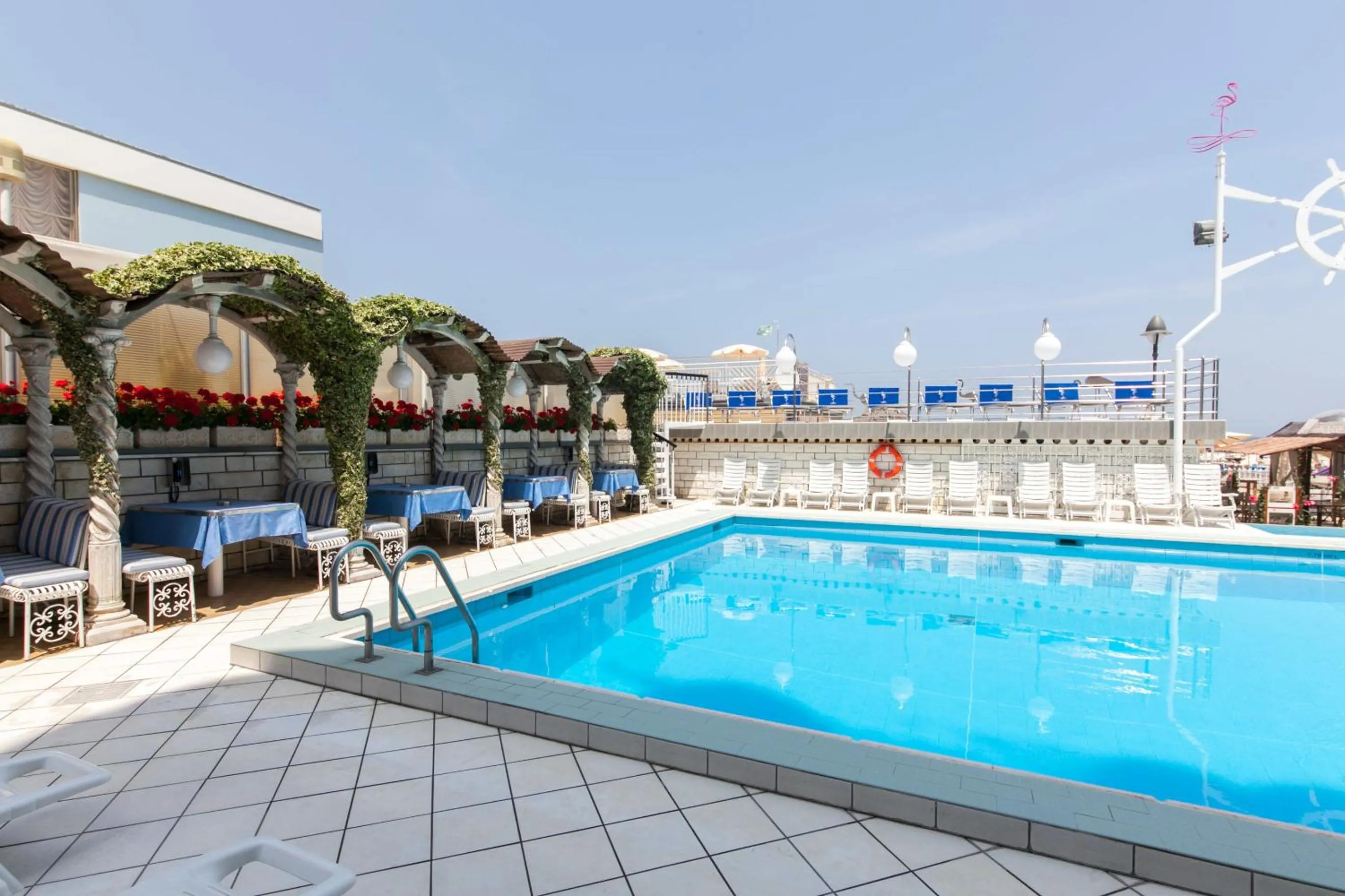 Day in Hotel Flamingo