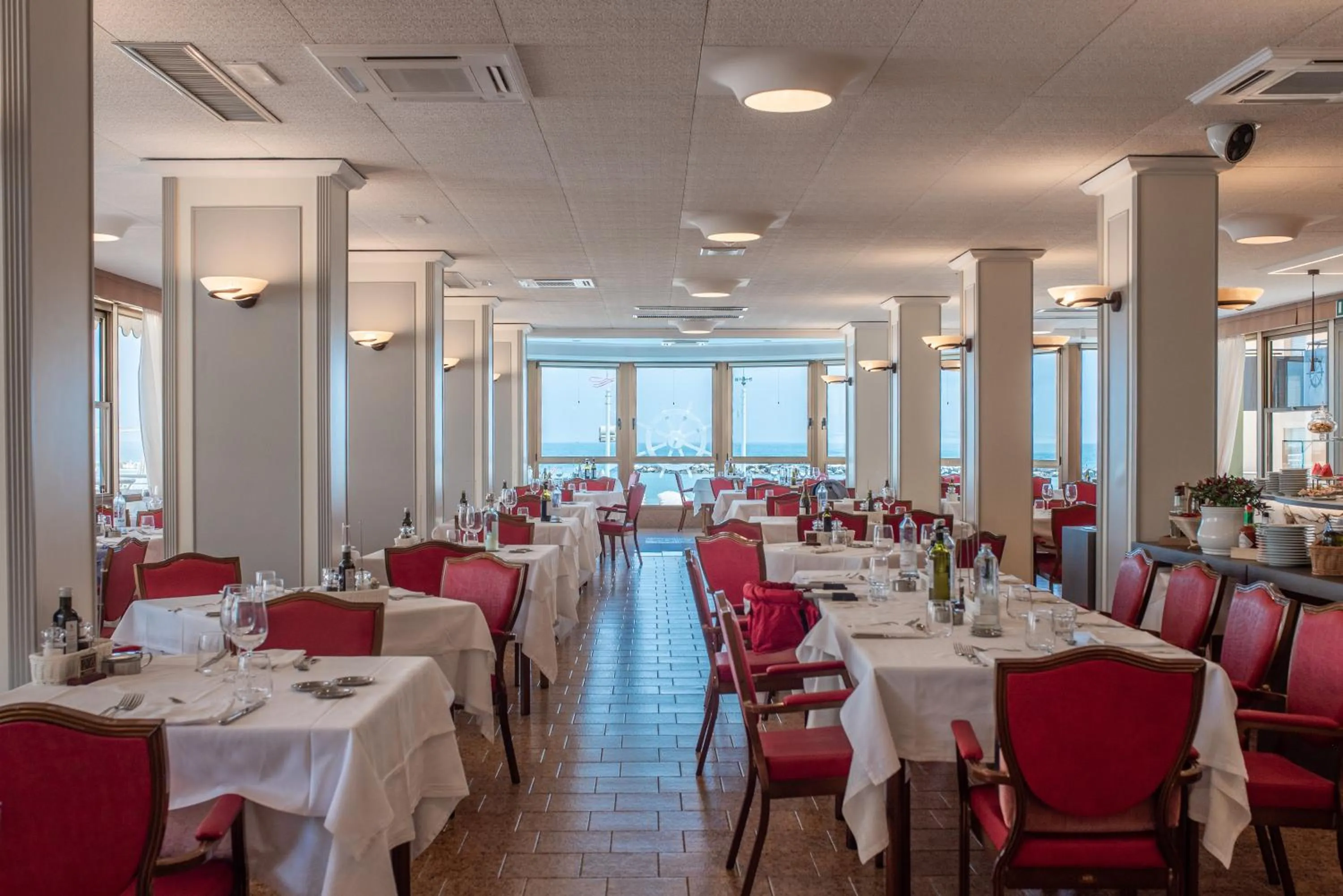 Restaurant/places to eat in Hotel Flamingo