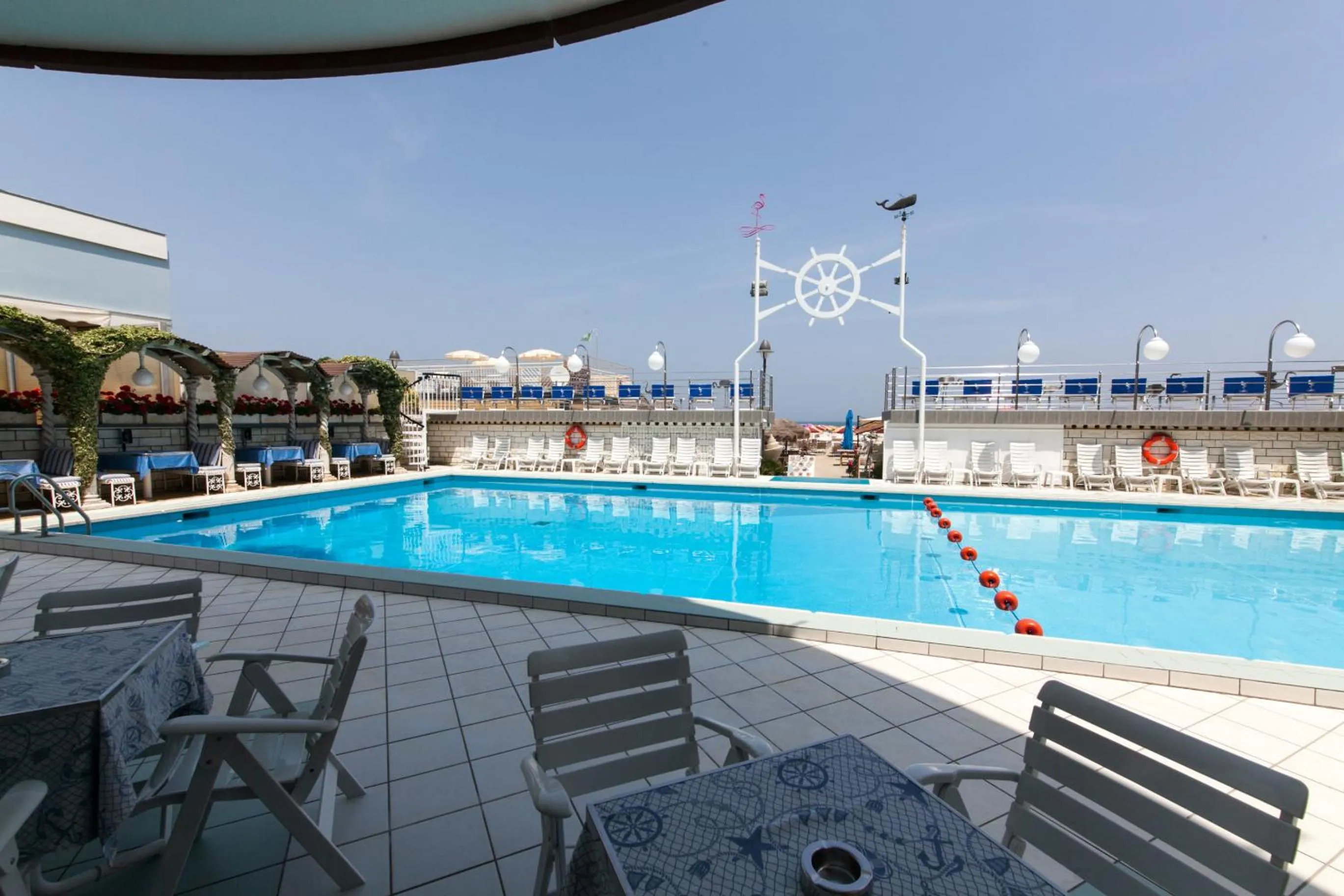 Day in Hotel Flamingo